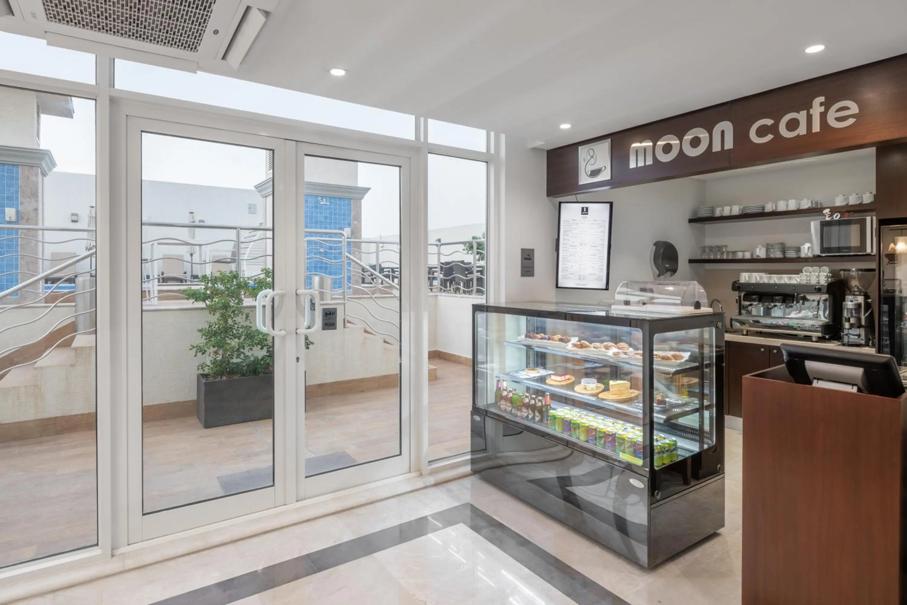 On-site shops in Qamar Hotel Jeddah