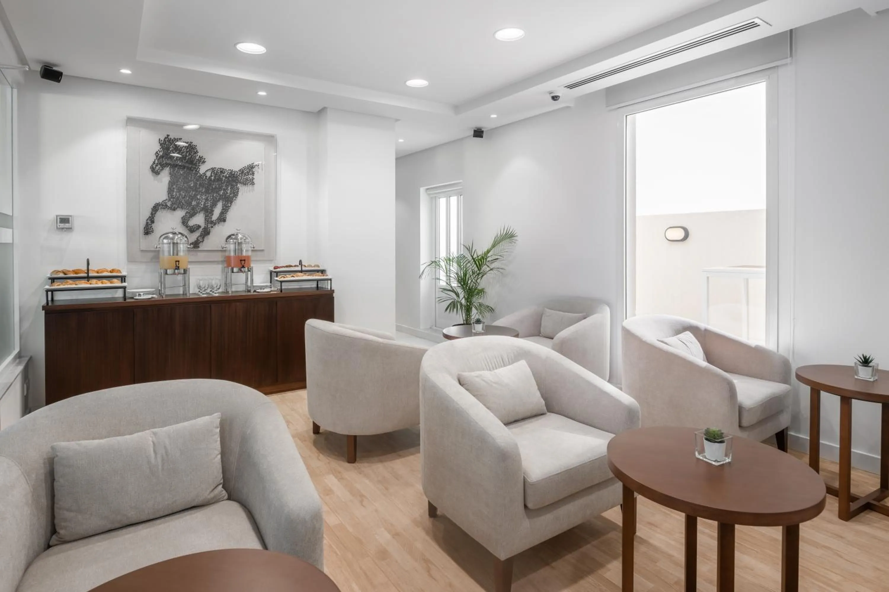 Business facilities in Qamar Hotel Jeddah