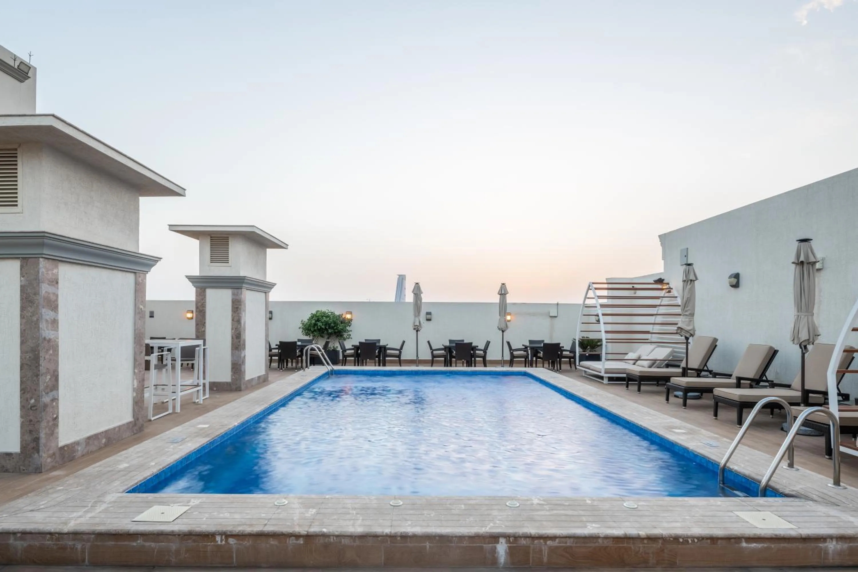 Swimming pool in Qamar Hotel Jeddah