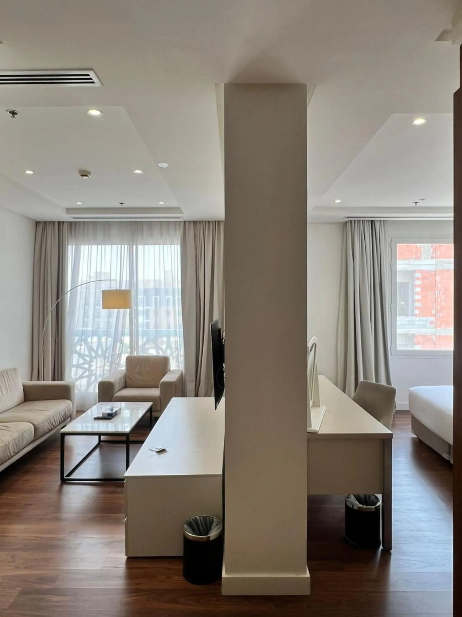 Living room, Bed in Qamar Hotel Jeddah