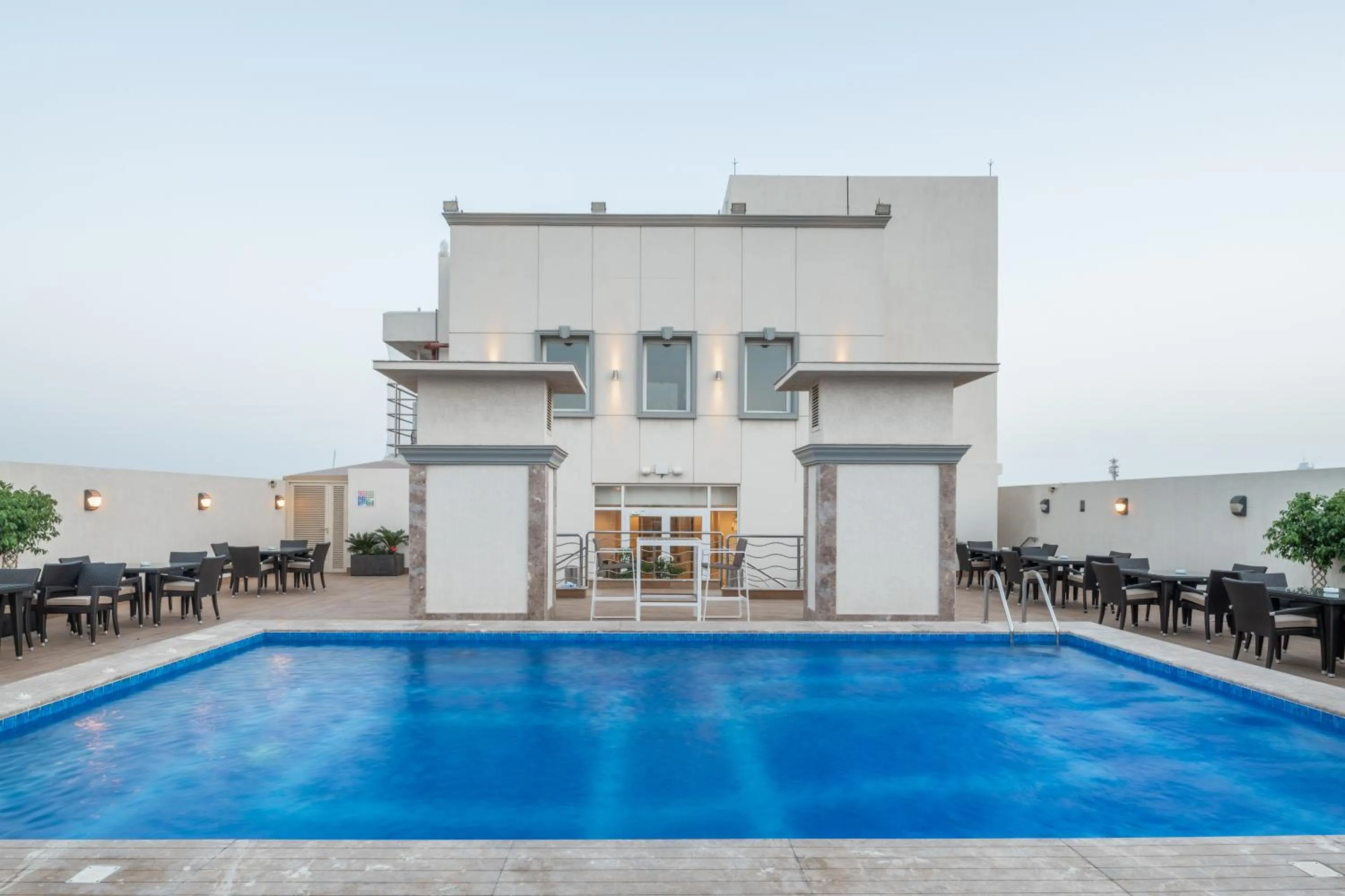 Swimming pool in Qamar Hotel Jeddah
