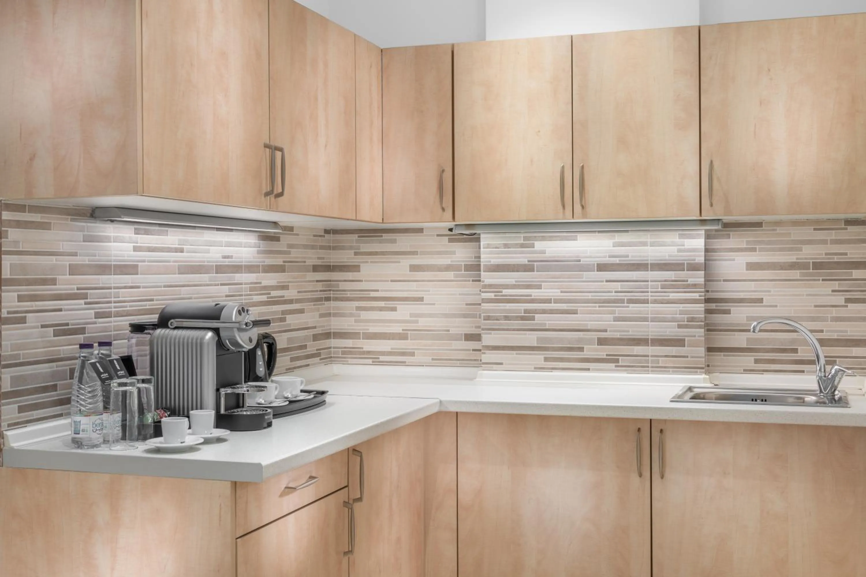 Kitchen or kitchenette in Qamar Hotel Jeddah