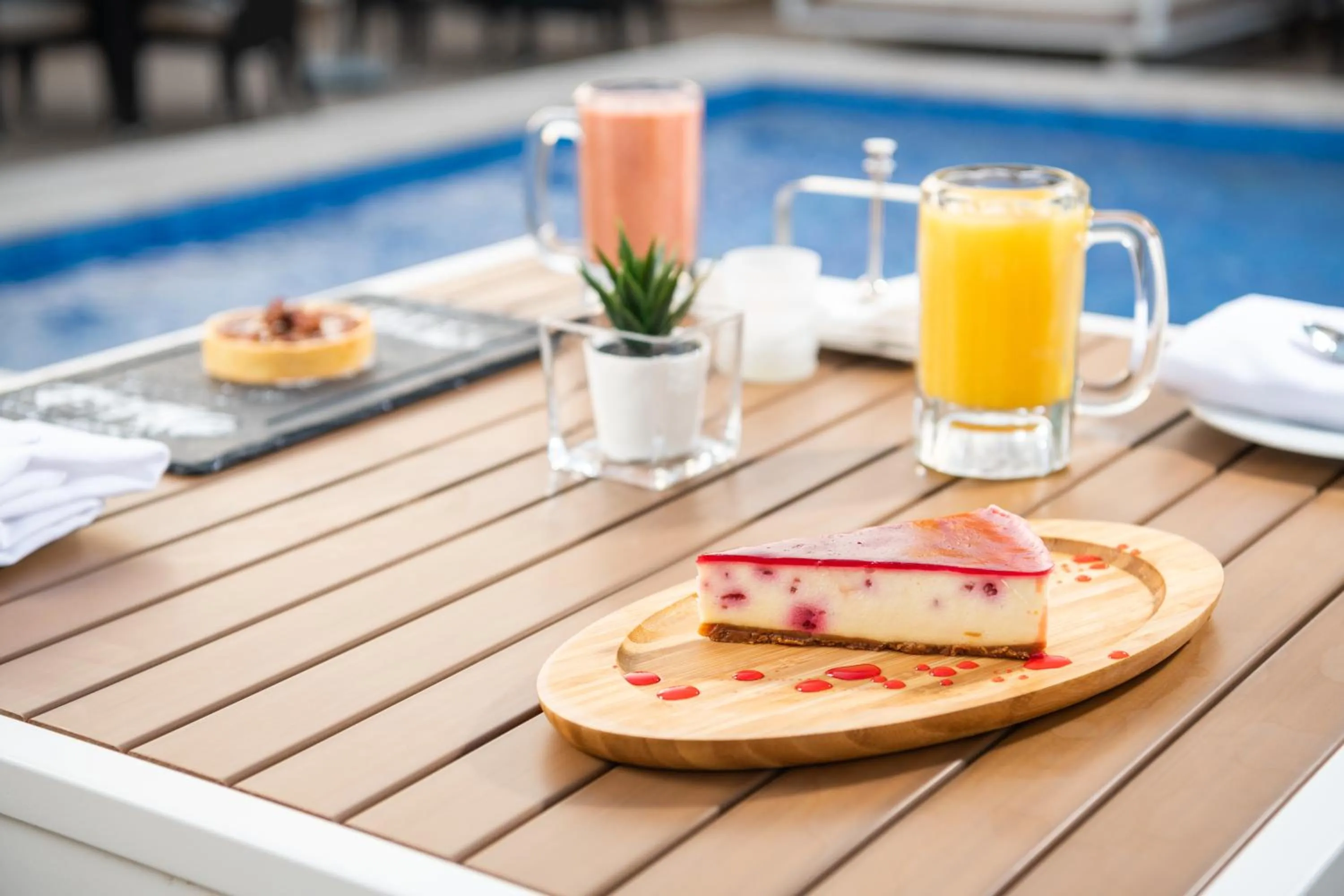 Food and drinks in Qamar Hotel Jeddah