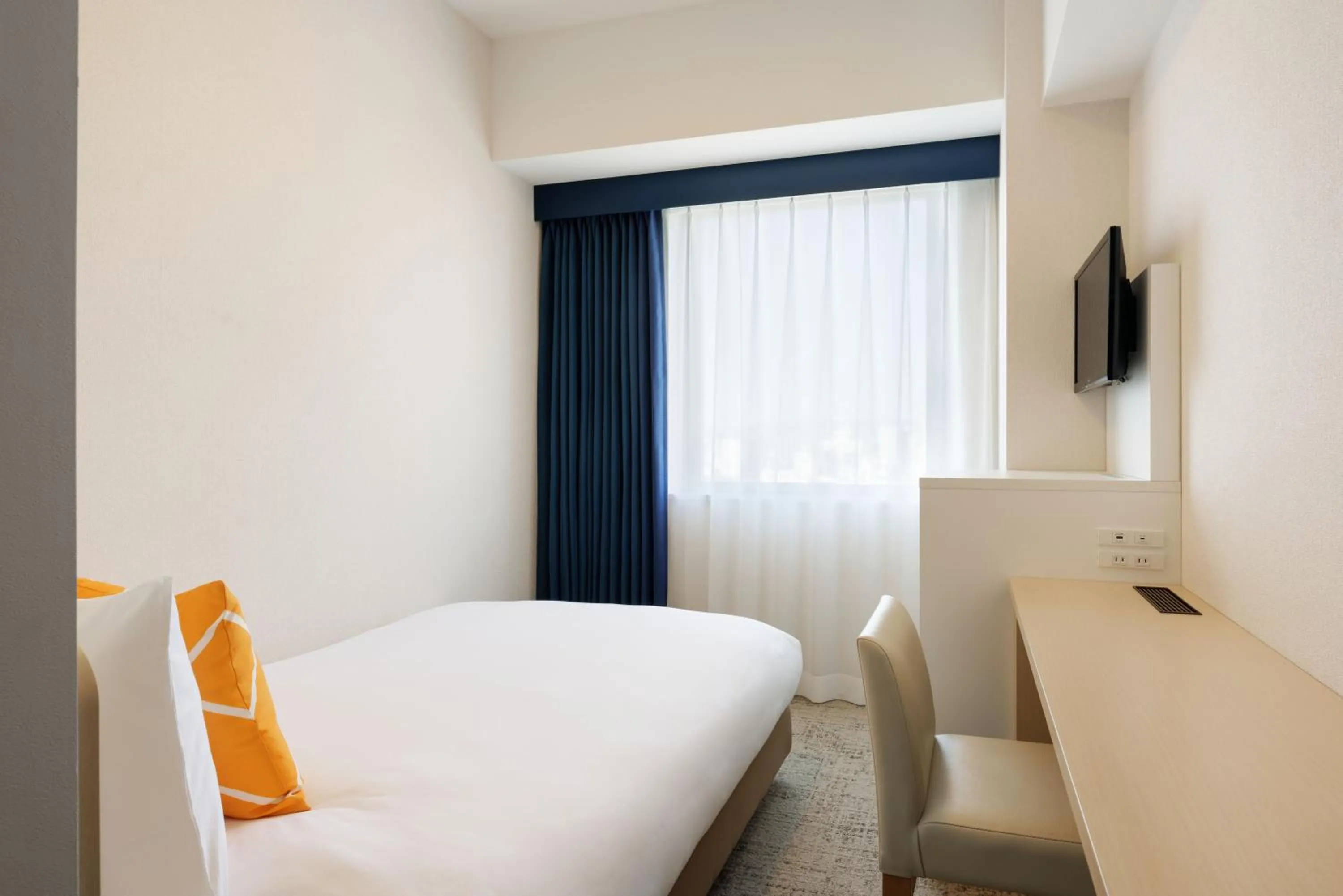 Photo of the whole room, Bed in UNIZO INN Express Utsunomiya