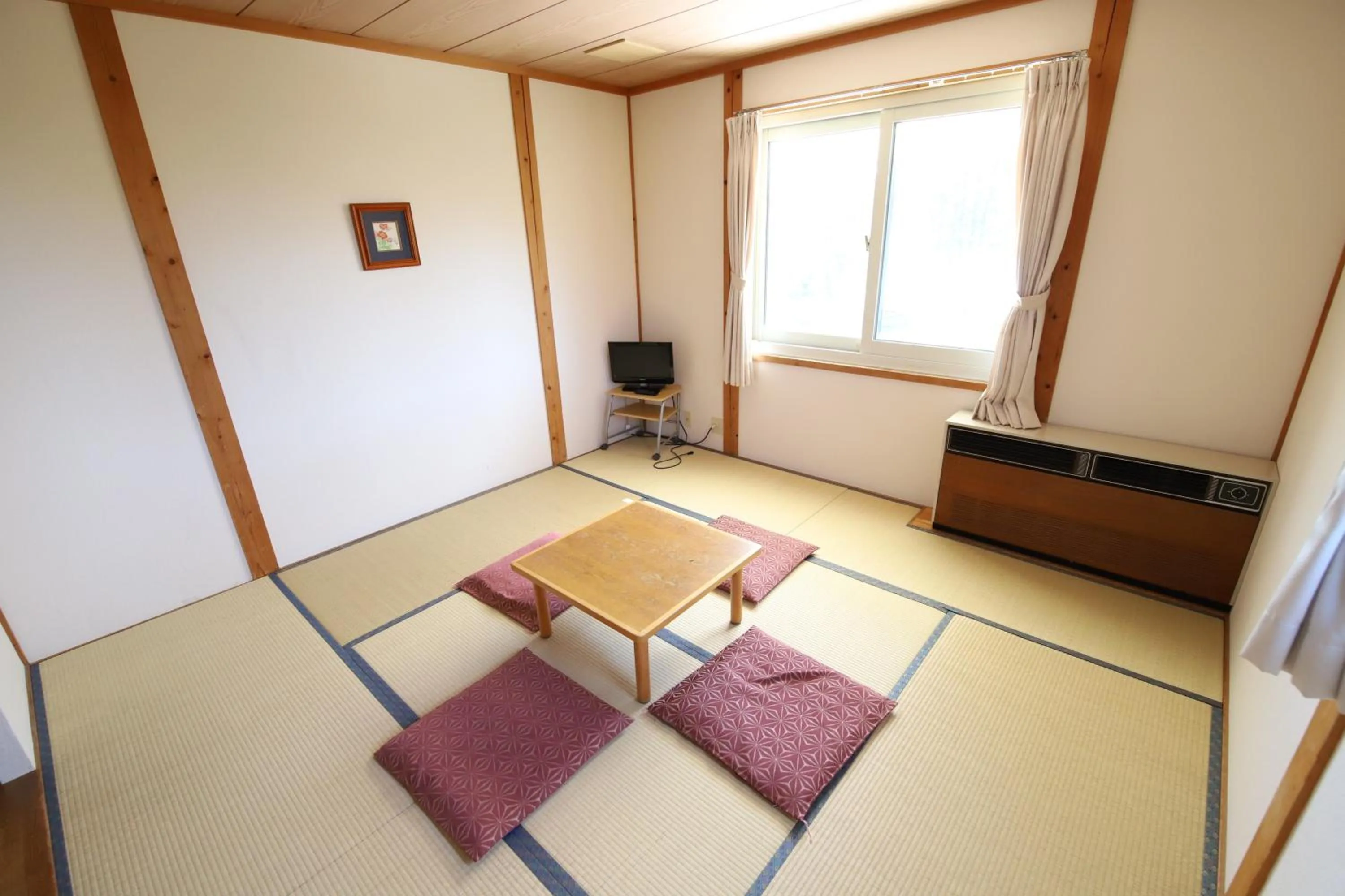 Photo of the whole room in Lakeside Hotels Kuore