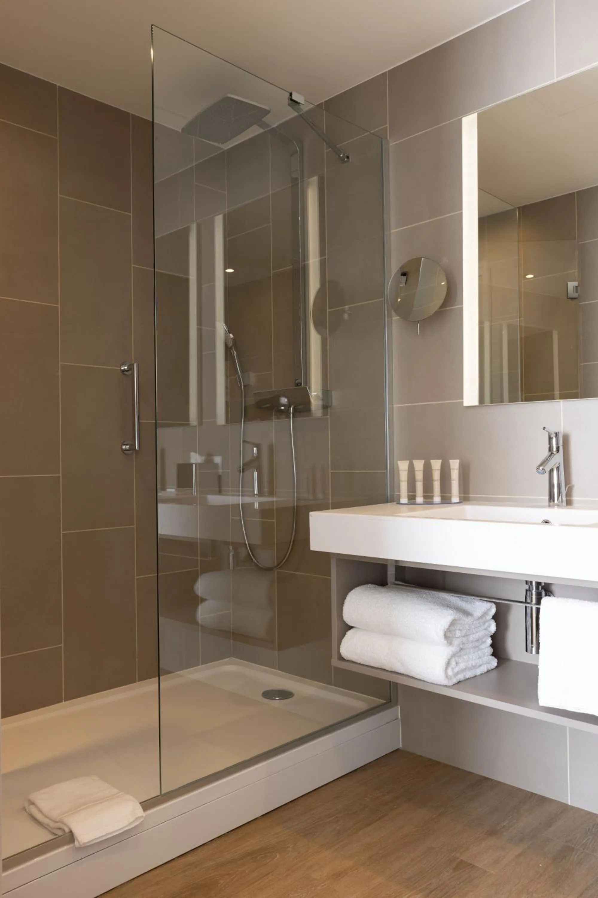 Shower in Hilton Garden Inn Tours Centre, France