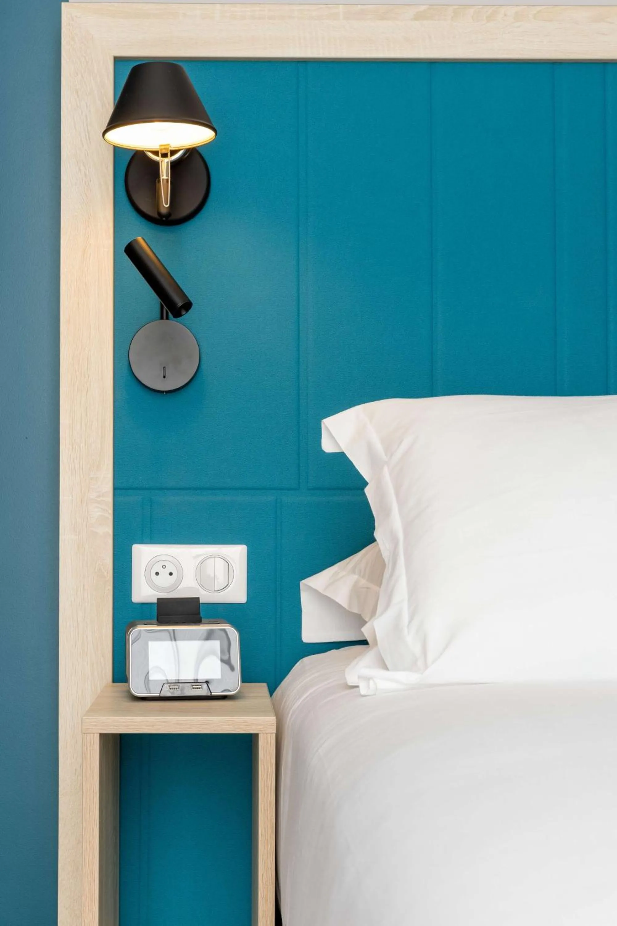 Bedroom, Bed in Hampton by Hilton Tours Centre, France