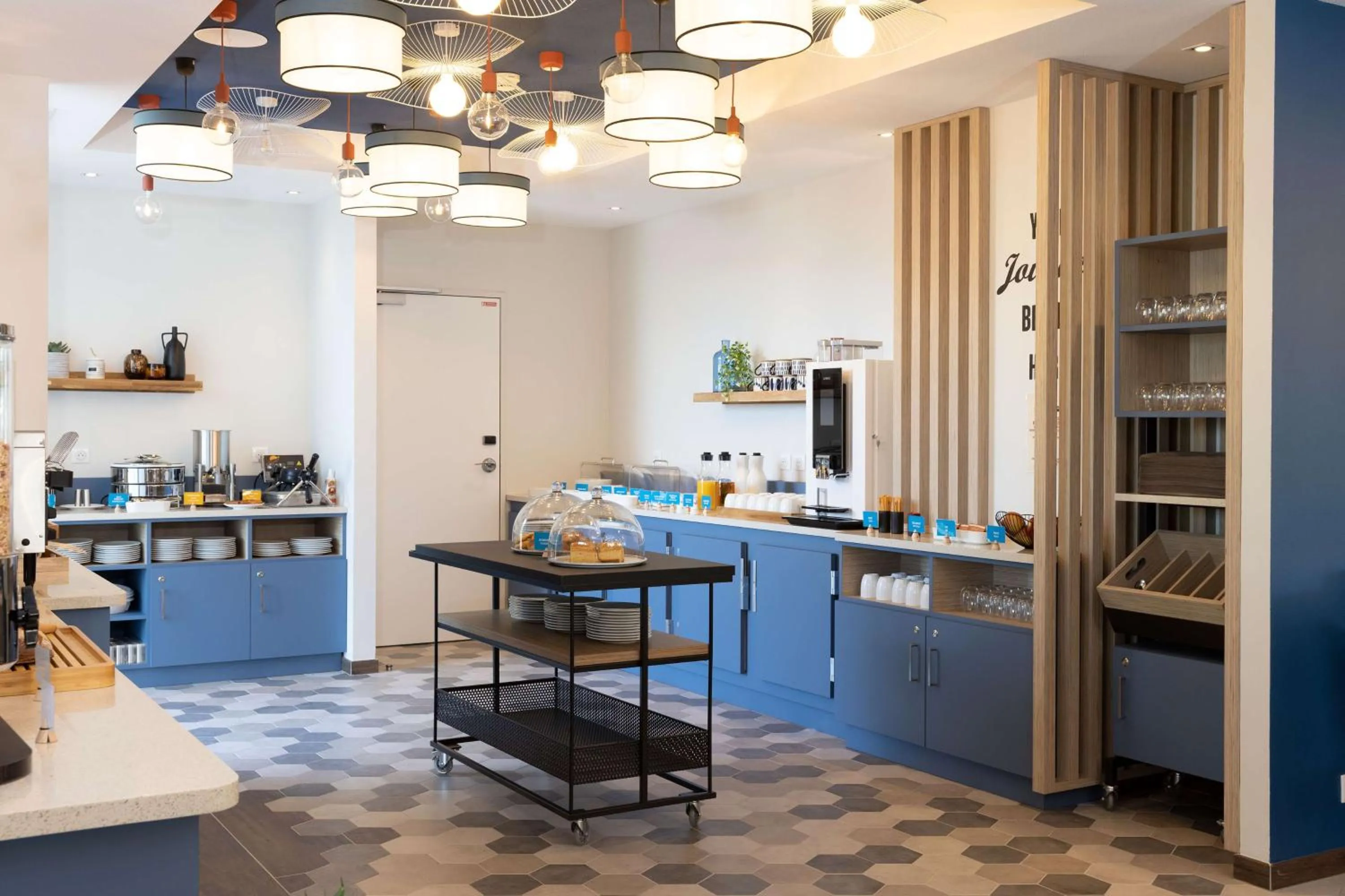 Breakfast in Hampton by Hilton Tours Centre, France