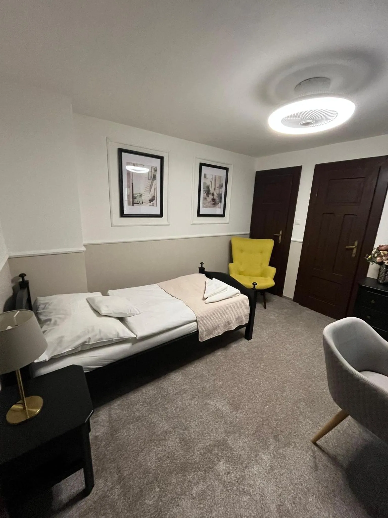 Bed in Hotel Salamander - Garni