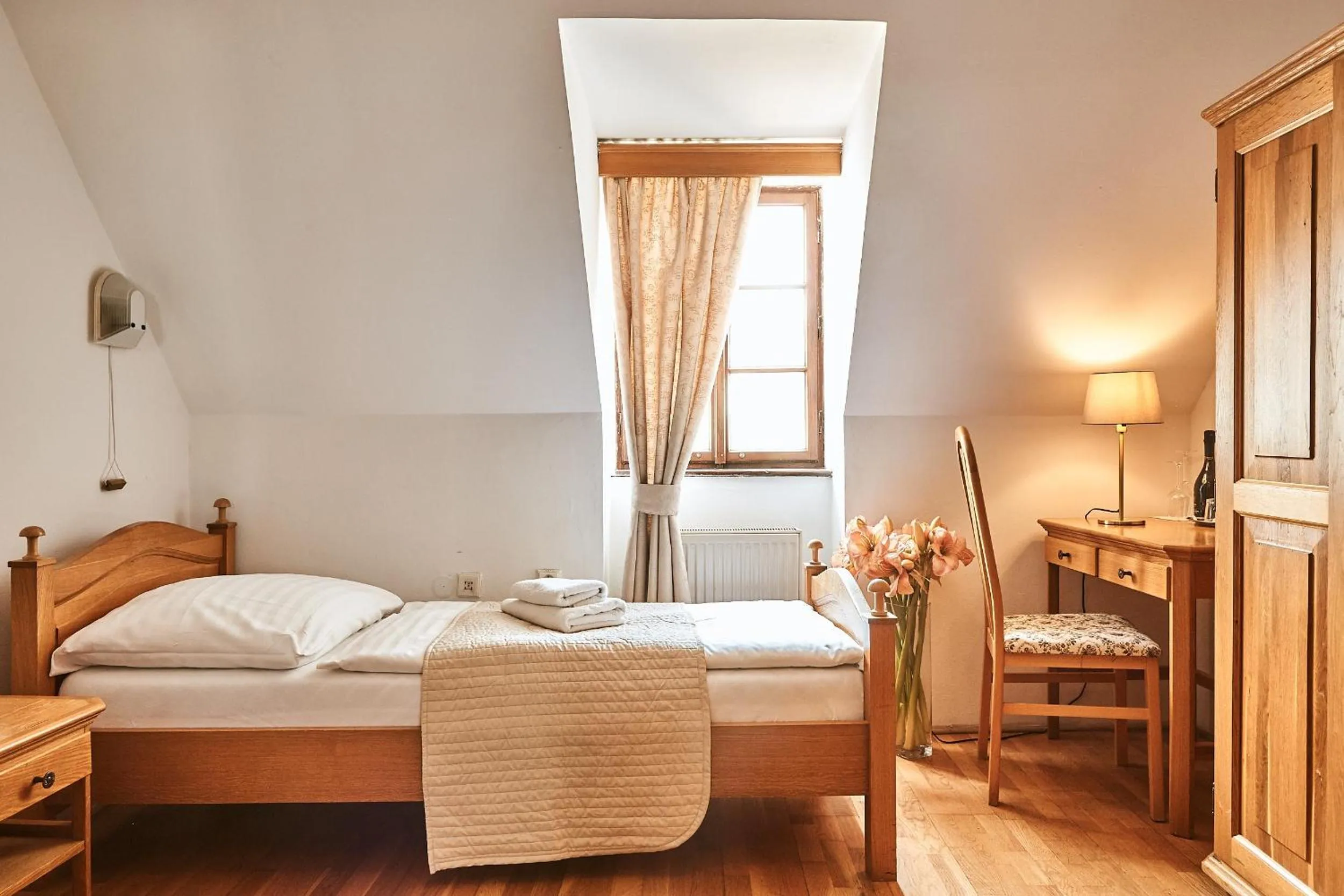 Bed in Hotel Salamander - Garni