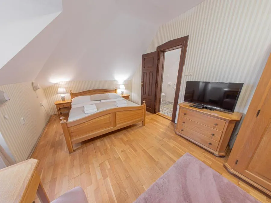 Bed in Hotel Salamander - Garni