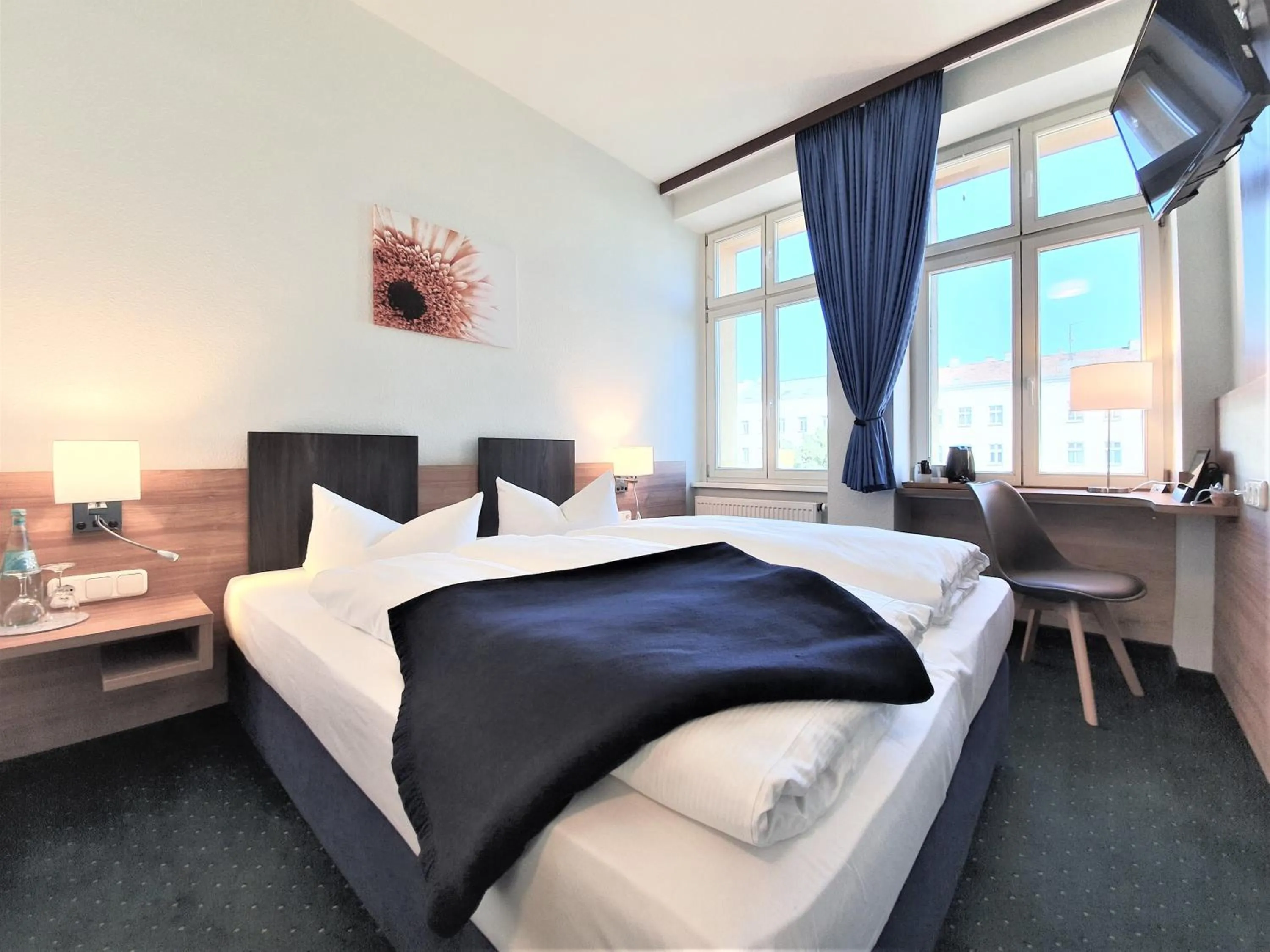 Photo of the whole room, Bed in Melarose Feng Shui Hotel