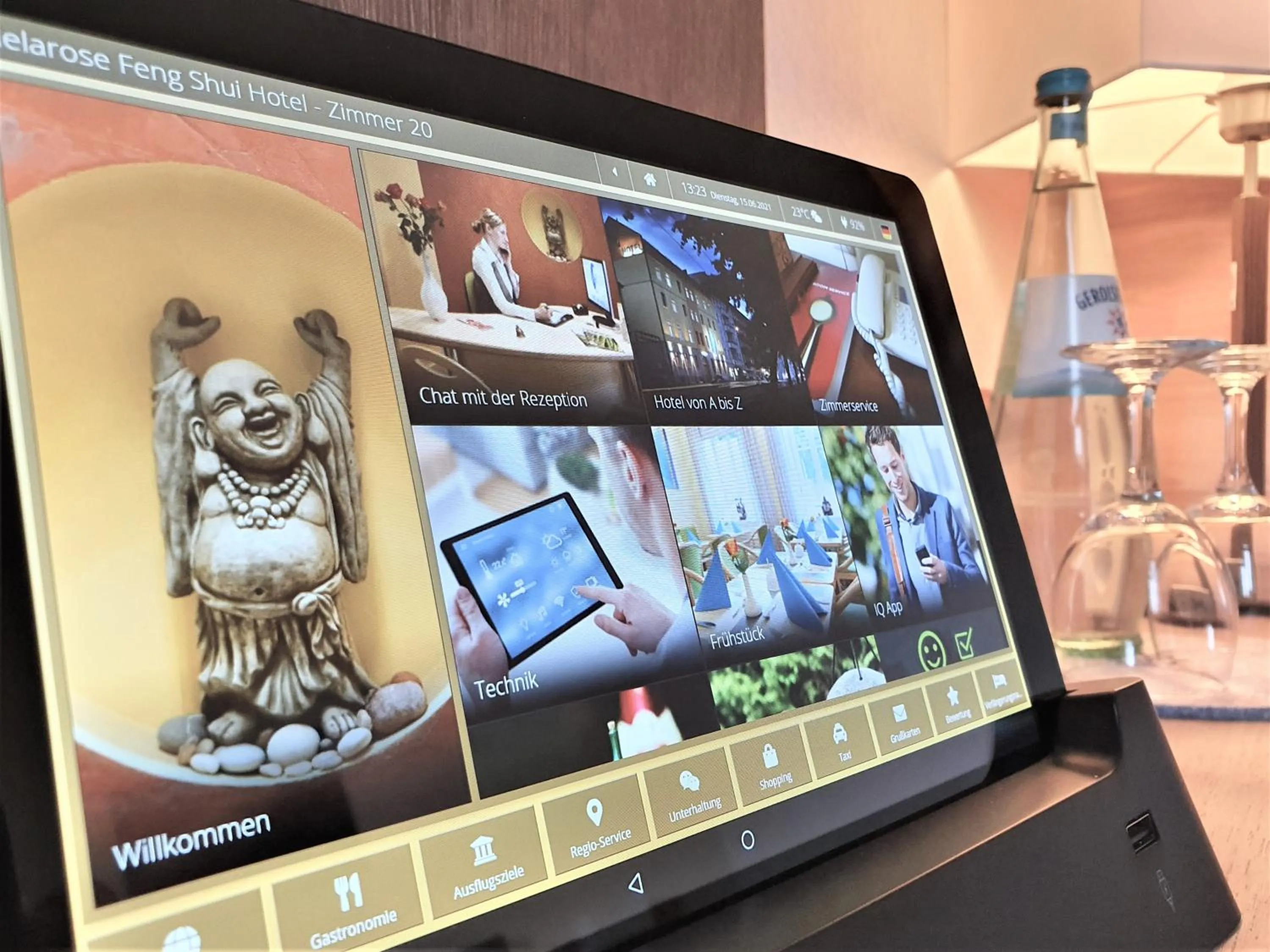 TV and multimedia in Melarose Feng Shui Hotel