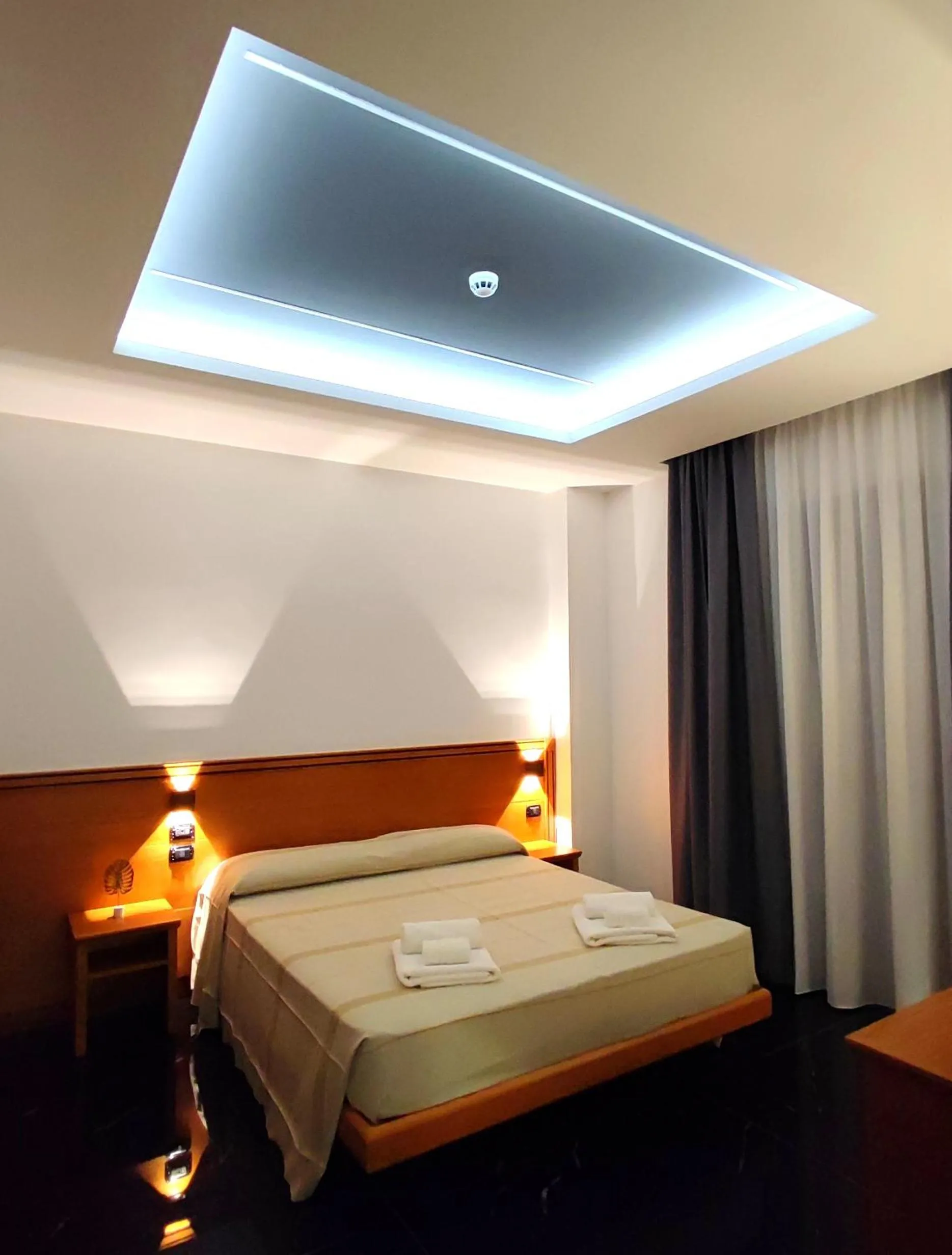 Photo of the whole room, Bed in Hotel TEA - Praia a Mare