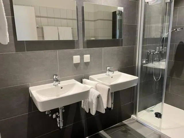 Bathroom in Neustädter Hof Hotel Garni