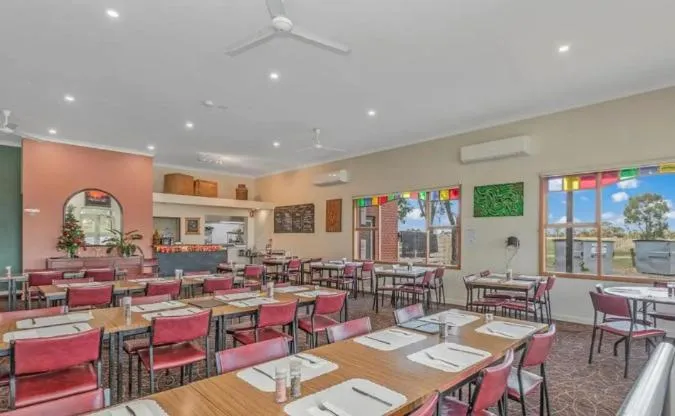 Dining area in Falcon Hotel Motel