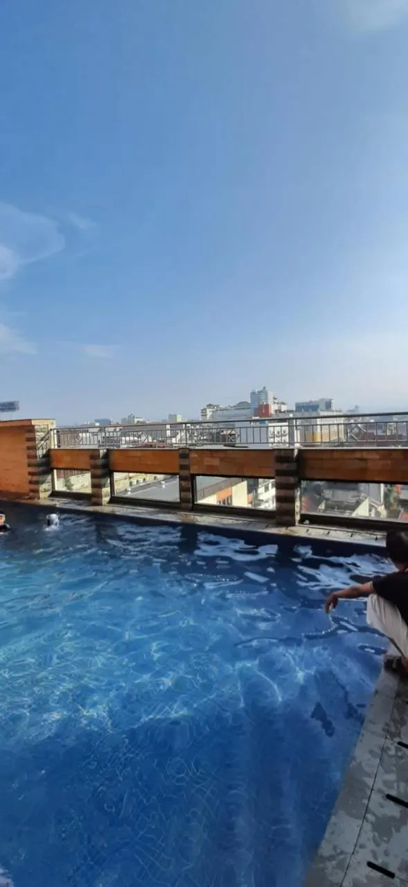 Swimming pool in Hotel Daily Inn Bandung