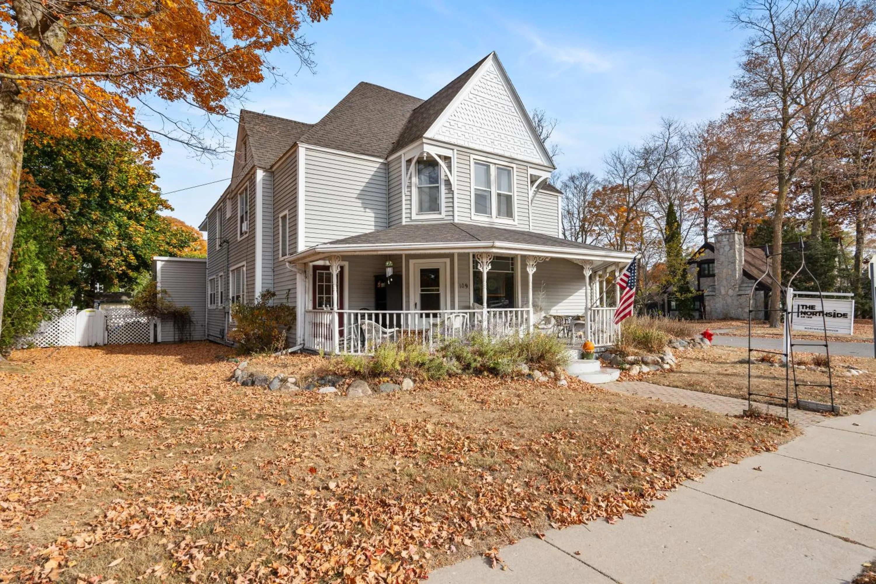 Property building in Charlevoix House - The Northside