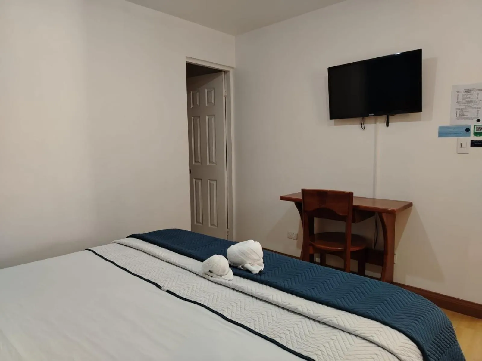 Property building, Bed in Park View Hotel & Restaurant