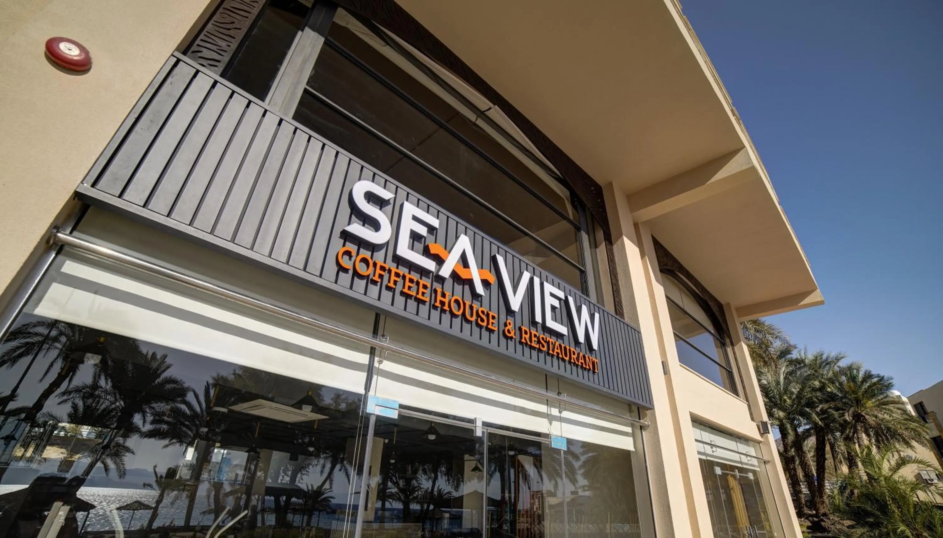 Restaurant/places to eat in Sea view hotel