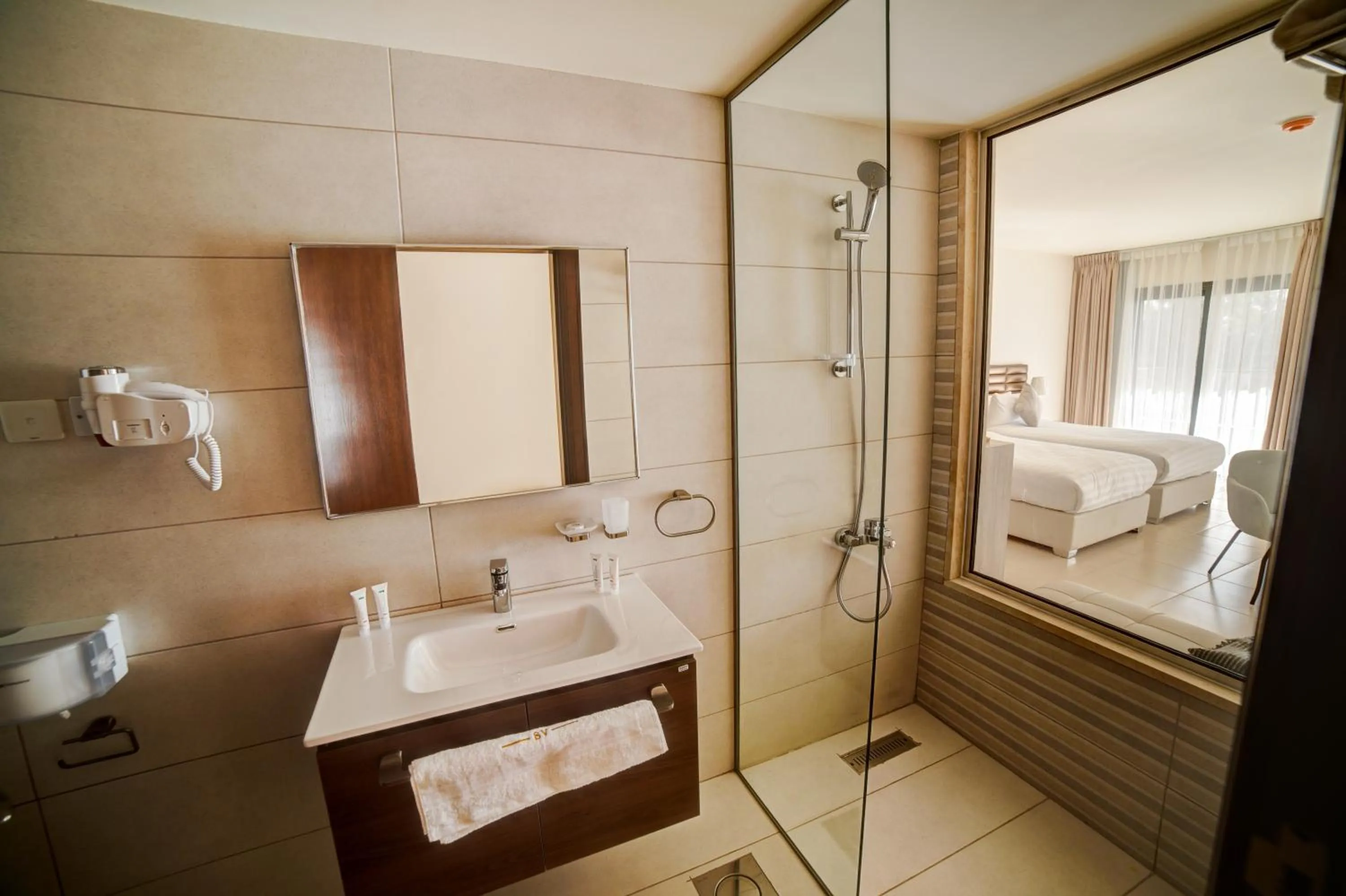 Bathroom, Bed in Sea view hotel
