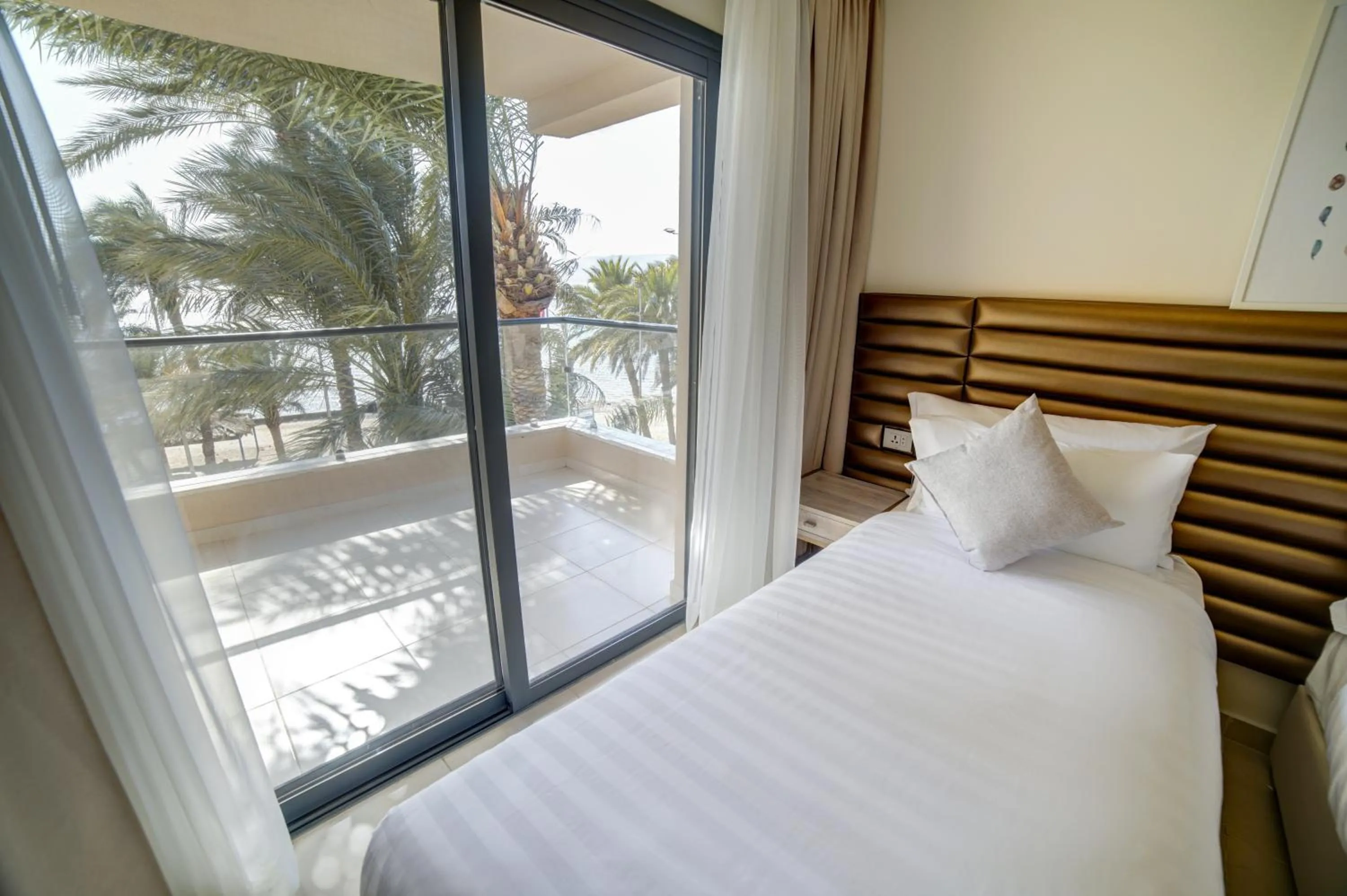 Balcony/Terrace, Bed in Sea view hotel