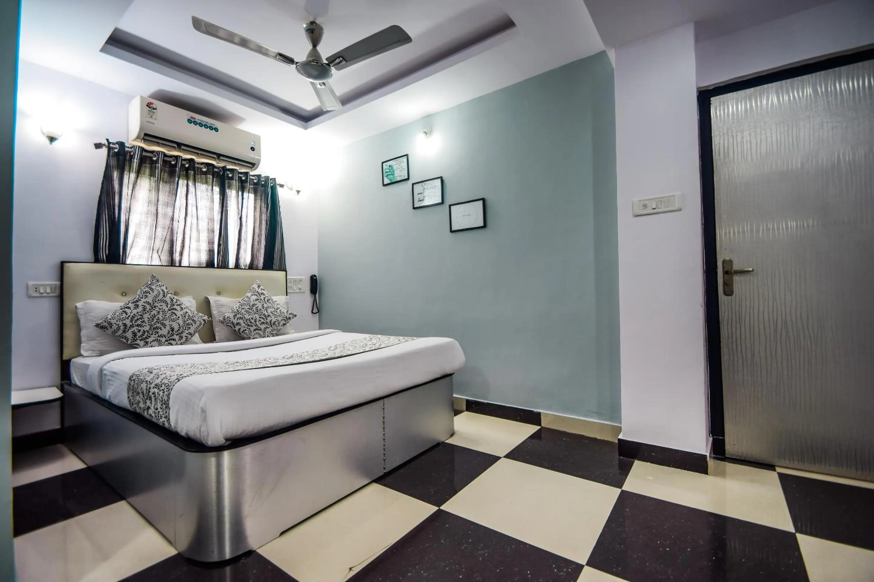 Photo of the whole room, Bed in Hotel The Space