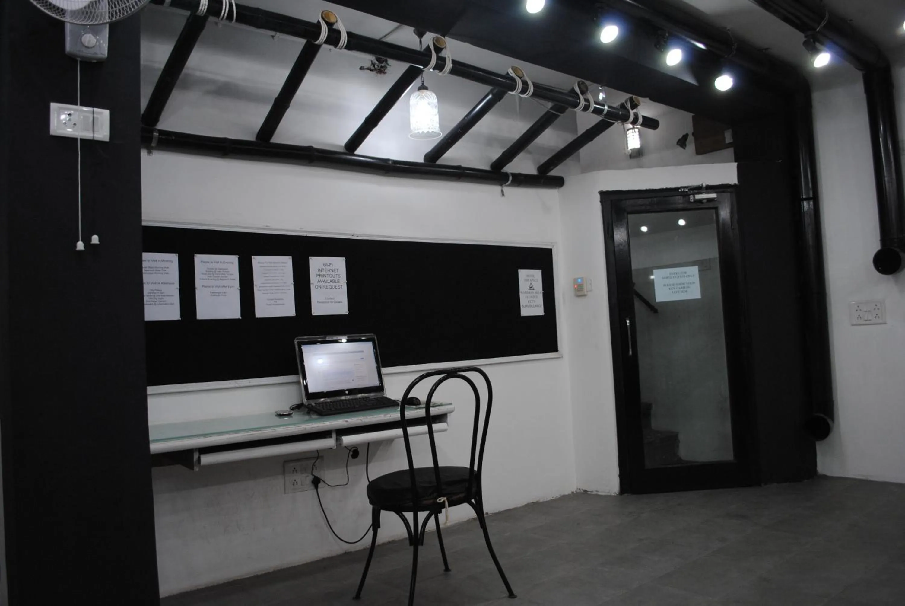 Business facilities in Hotel The Space