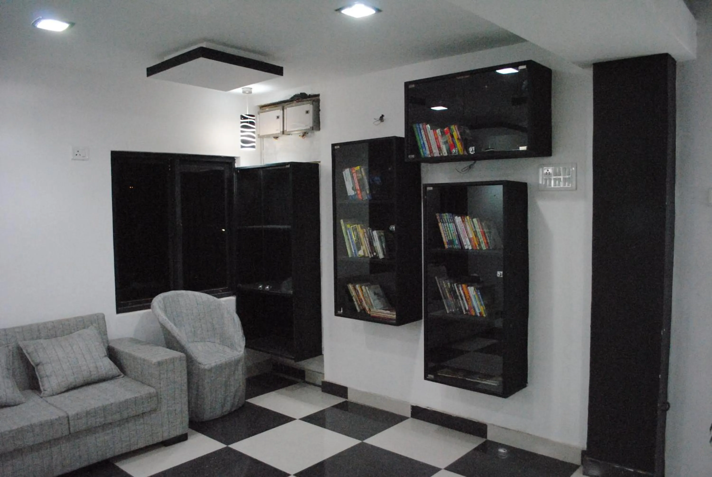 Library in Hotel The Space