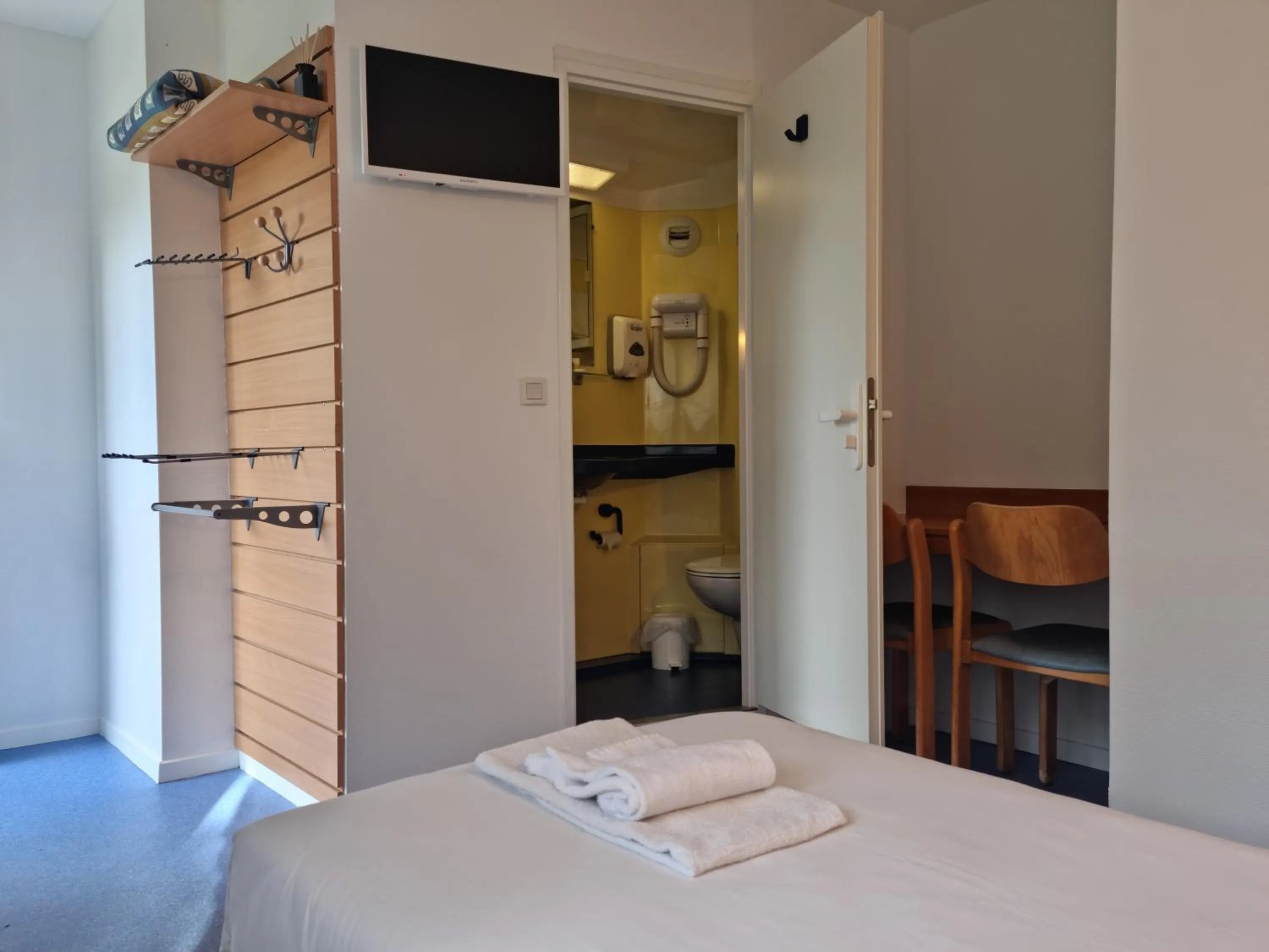 Bed in Hôtel Eden Lake