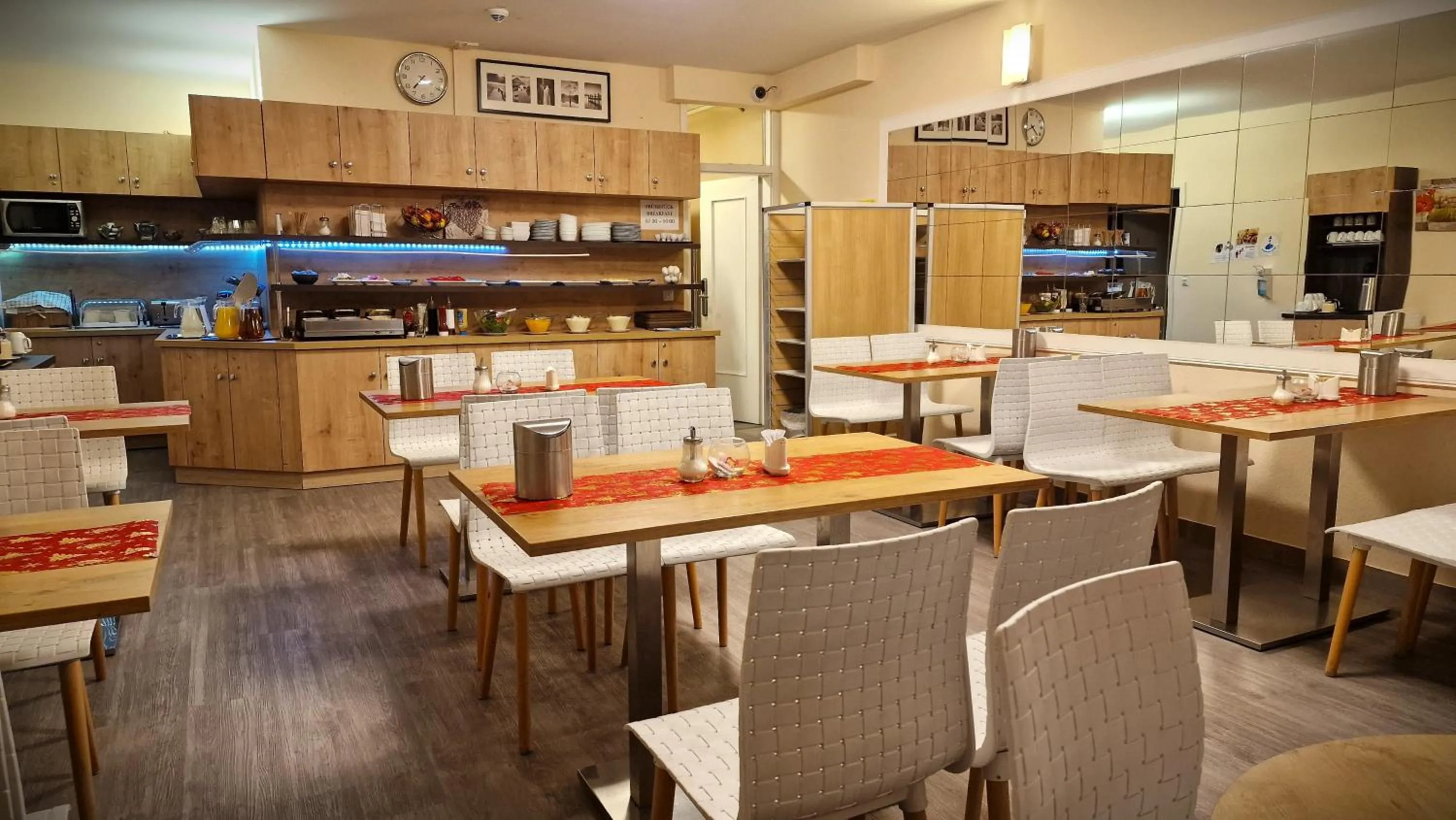 Breakfast in Mikon Eastgate Hotel - City Centre