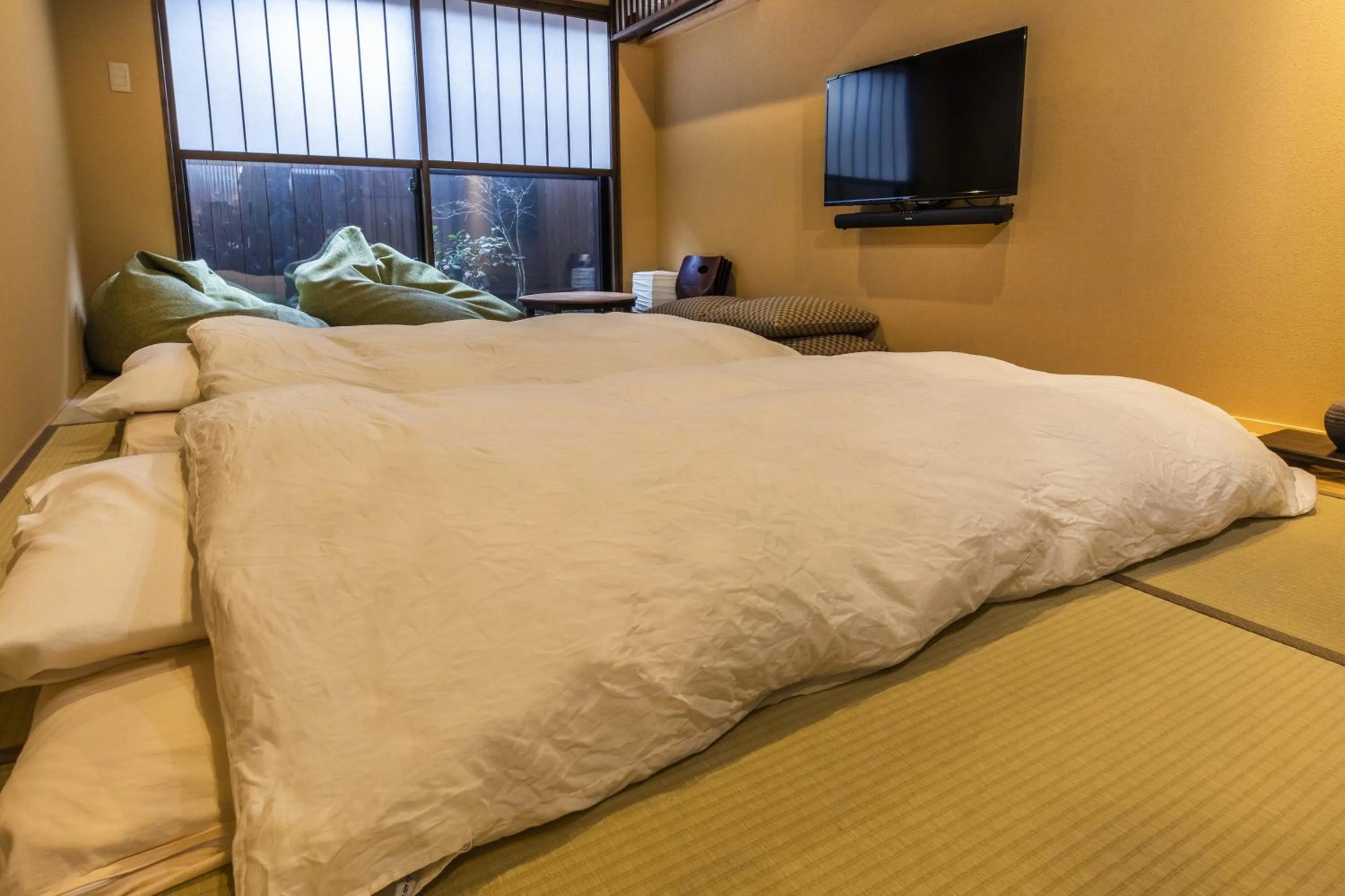 Living room, Bed in Shiki Homes KUMEI