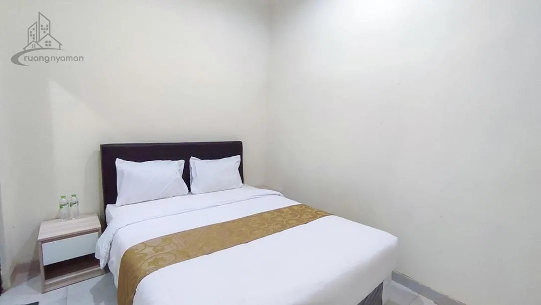Photo of the whole room, Bed in Atmosfer Guest House Sentul