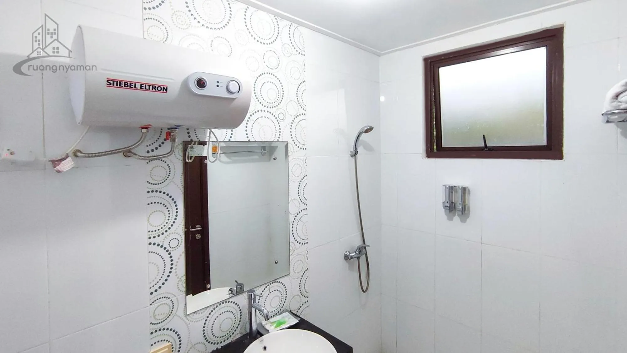 Bathroom in Atmosfer Guest House Sentul