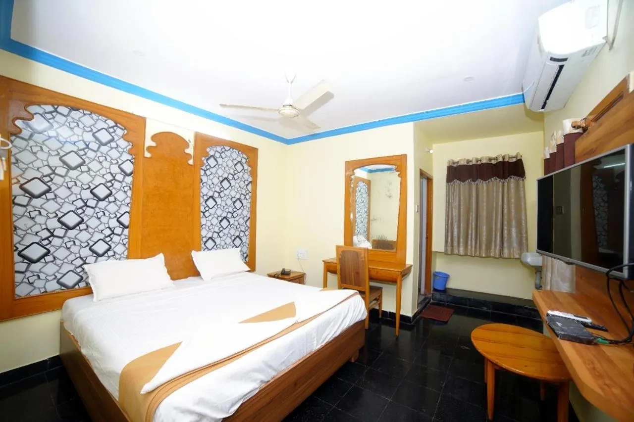 HOTEL ASWINI GRAND LODGE