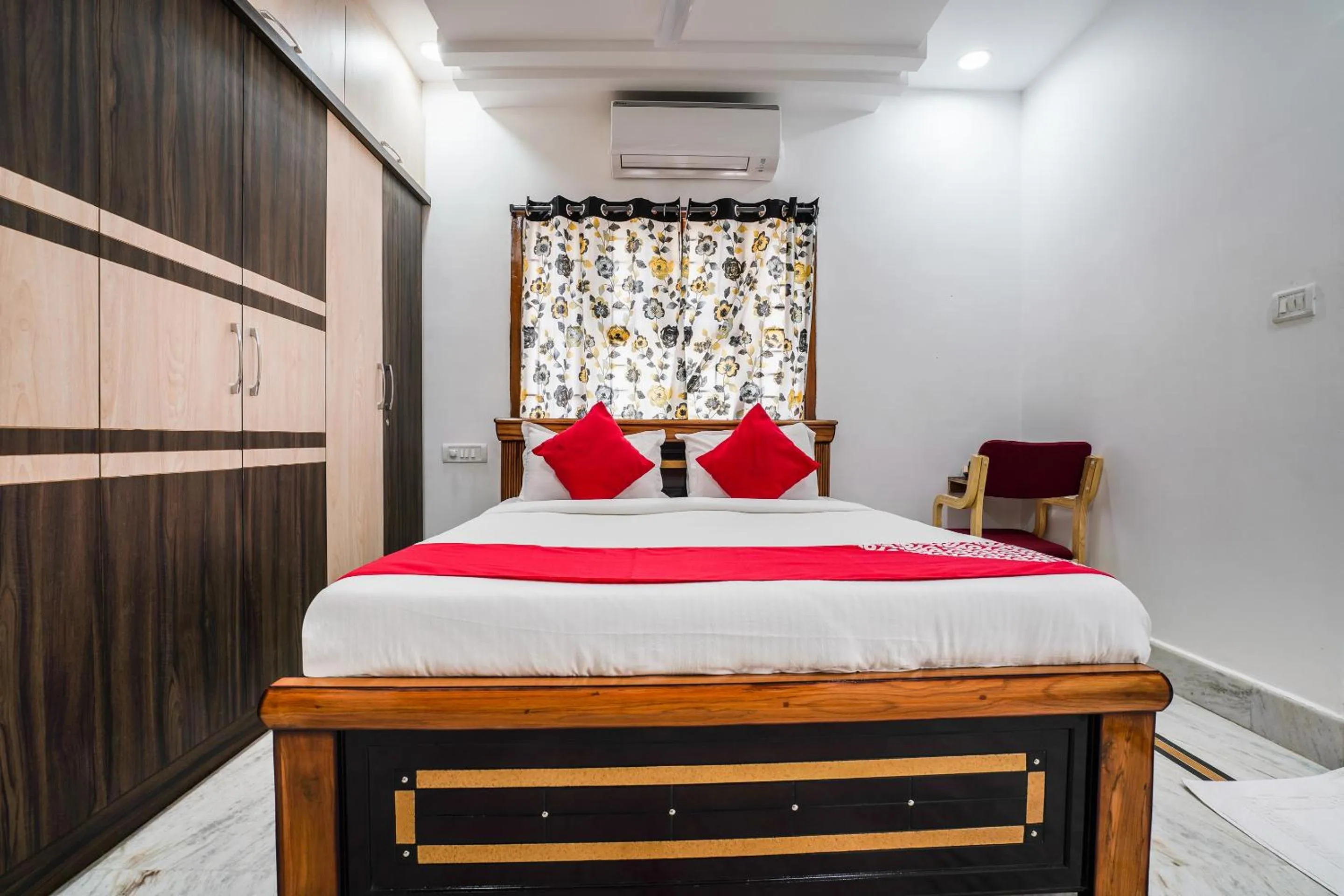 Bedroom, Bed in OYO Mint Leaves Near Alcazar Mall