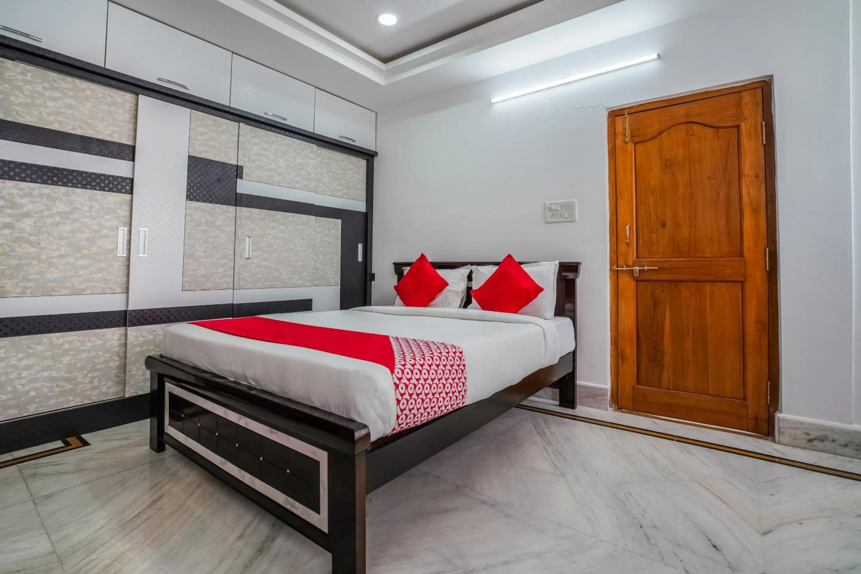 Bedroom, Bed in OYO Mint Leaves Near Alcazar Mall