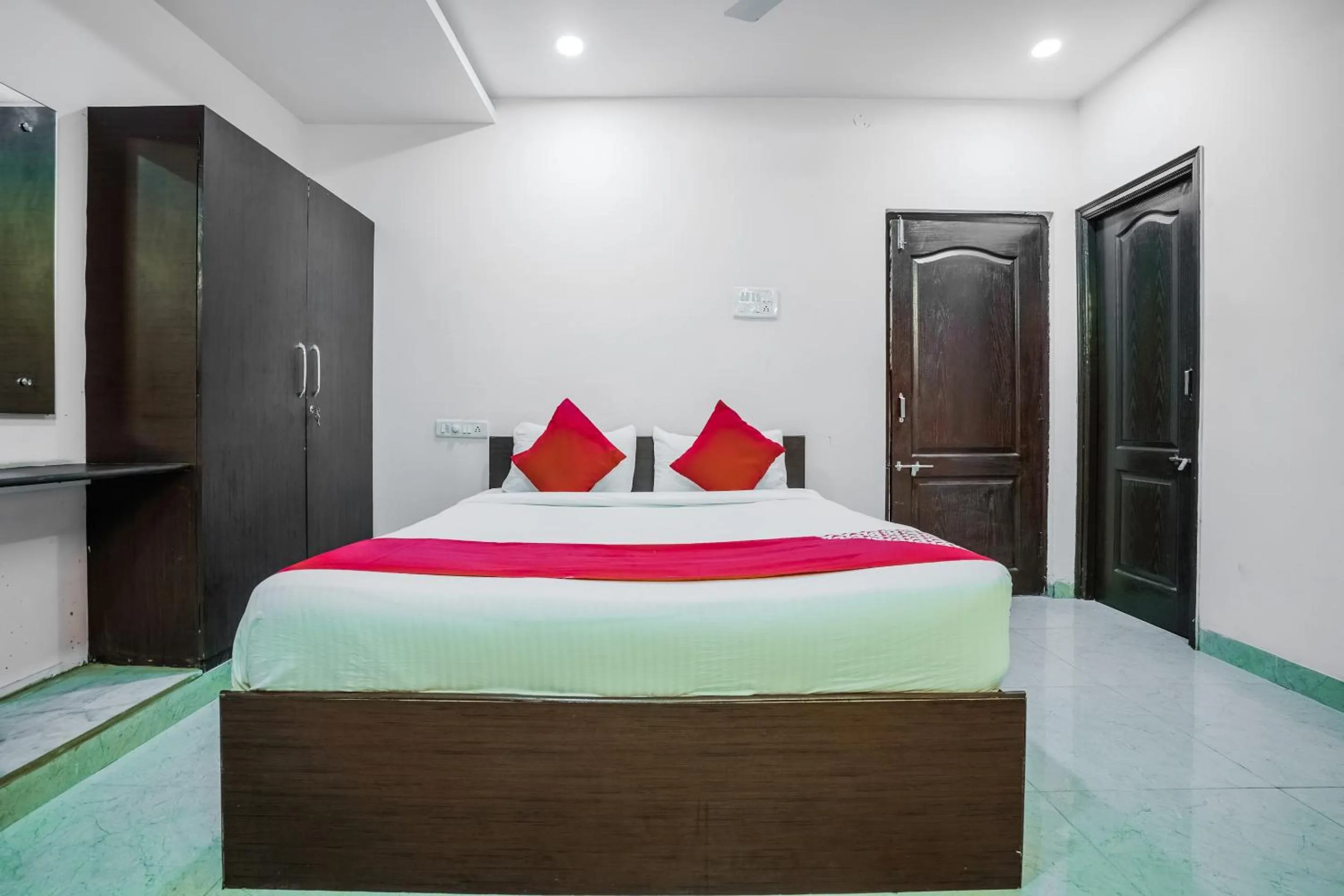 Bedroom, Bed in OYO Mint Leaves Near Alcazar Mall