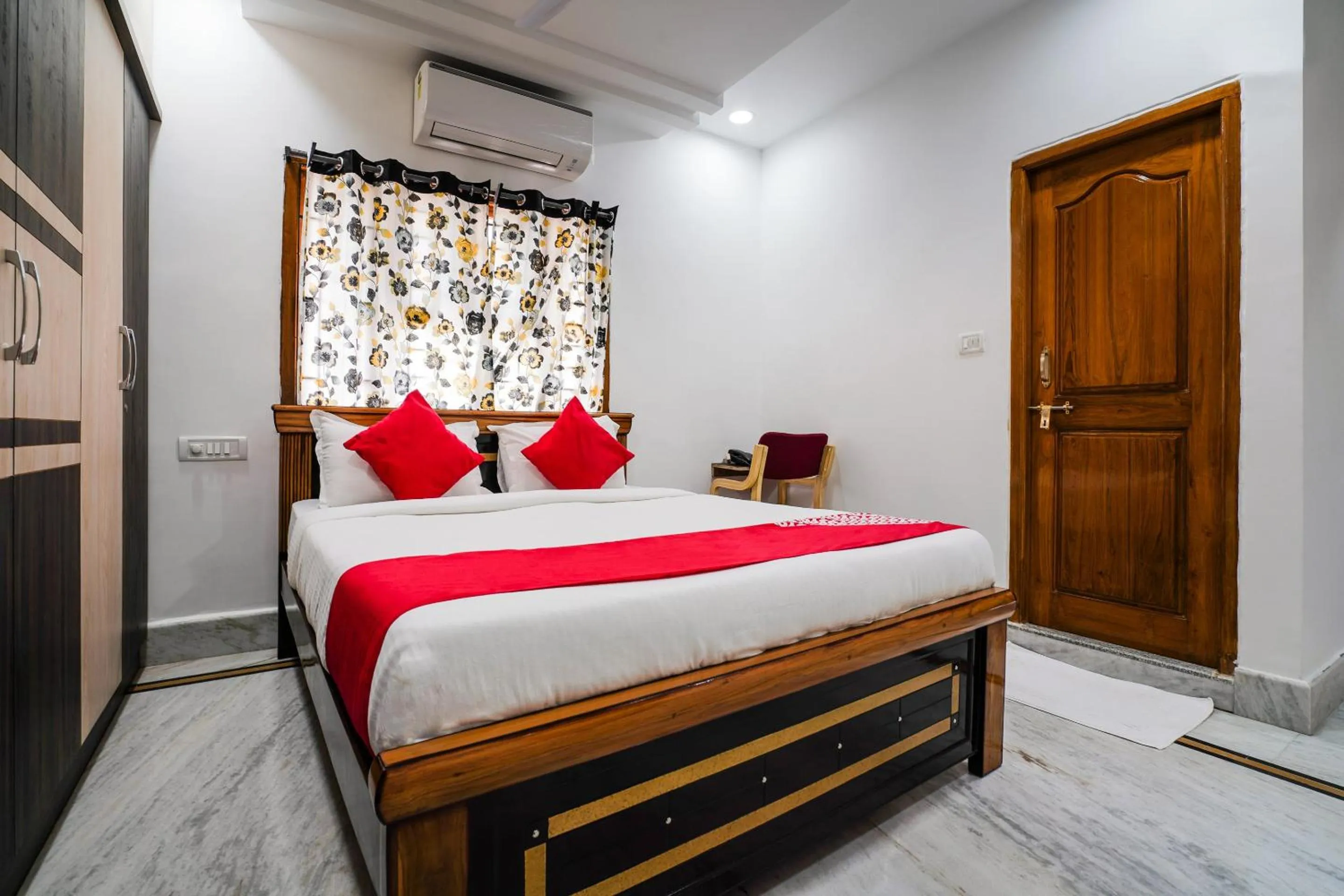 Bedroom, Bed in OYO Mint Leaves Near Alcazar Mall