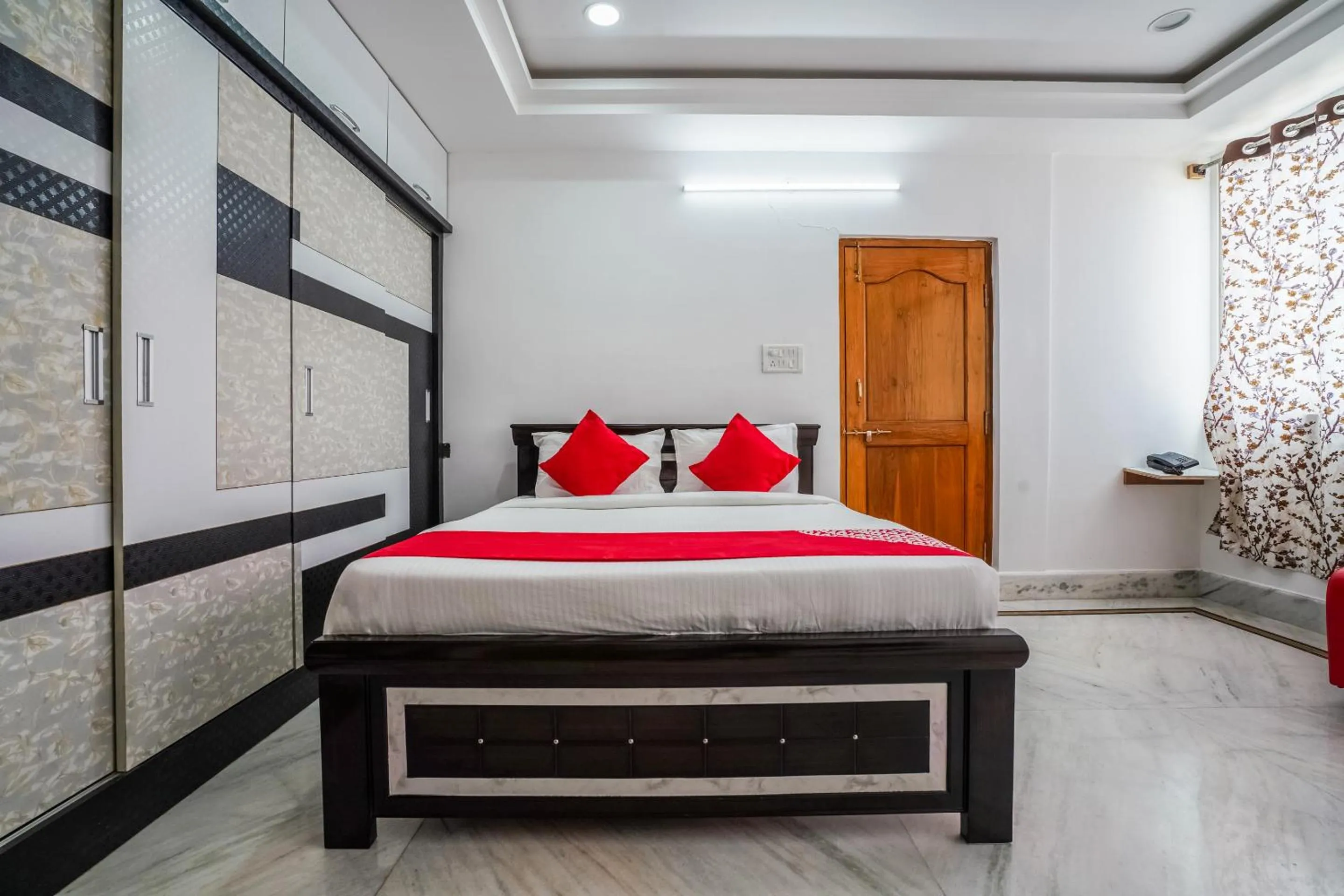 Bedroom, Bed in OYO Mint Leaves Near Alcazar Mall