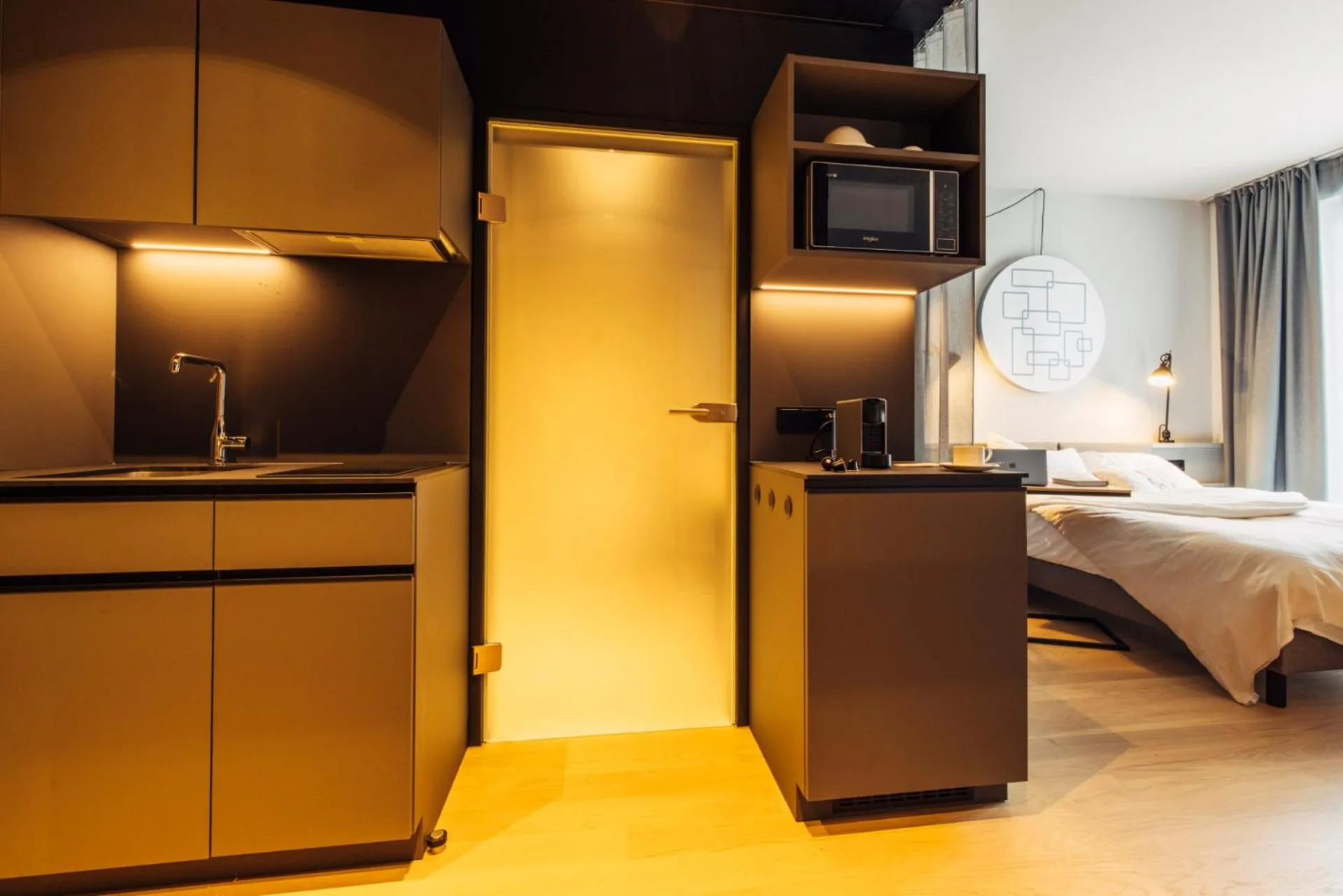 Kitchen or kitchenette, Bed in harry's home Bischofshofen hotel & apartments