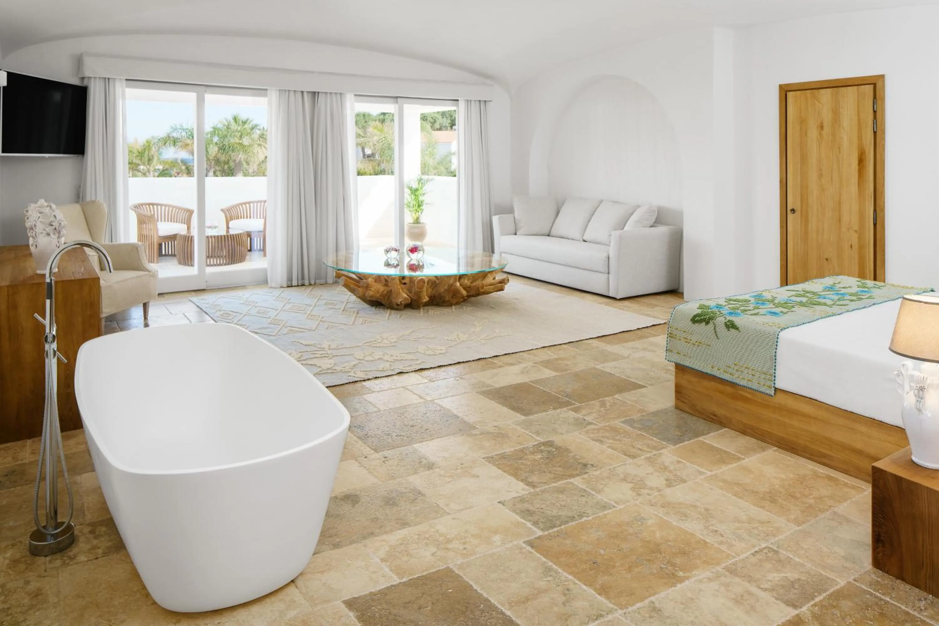 Living room, Bed in Sant Efis Hotel