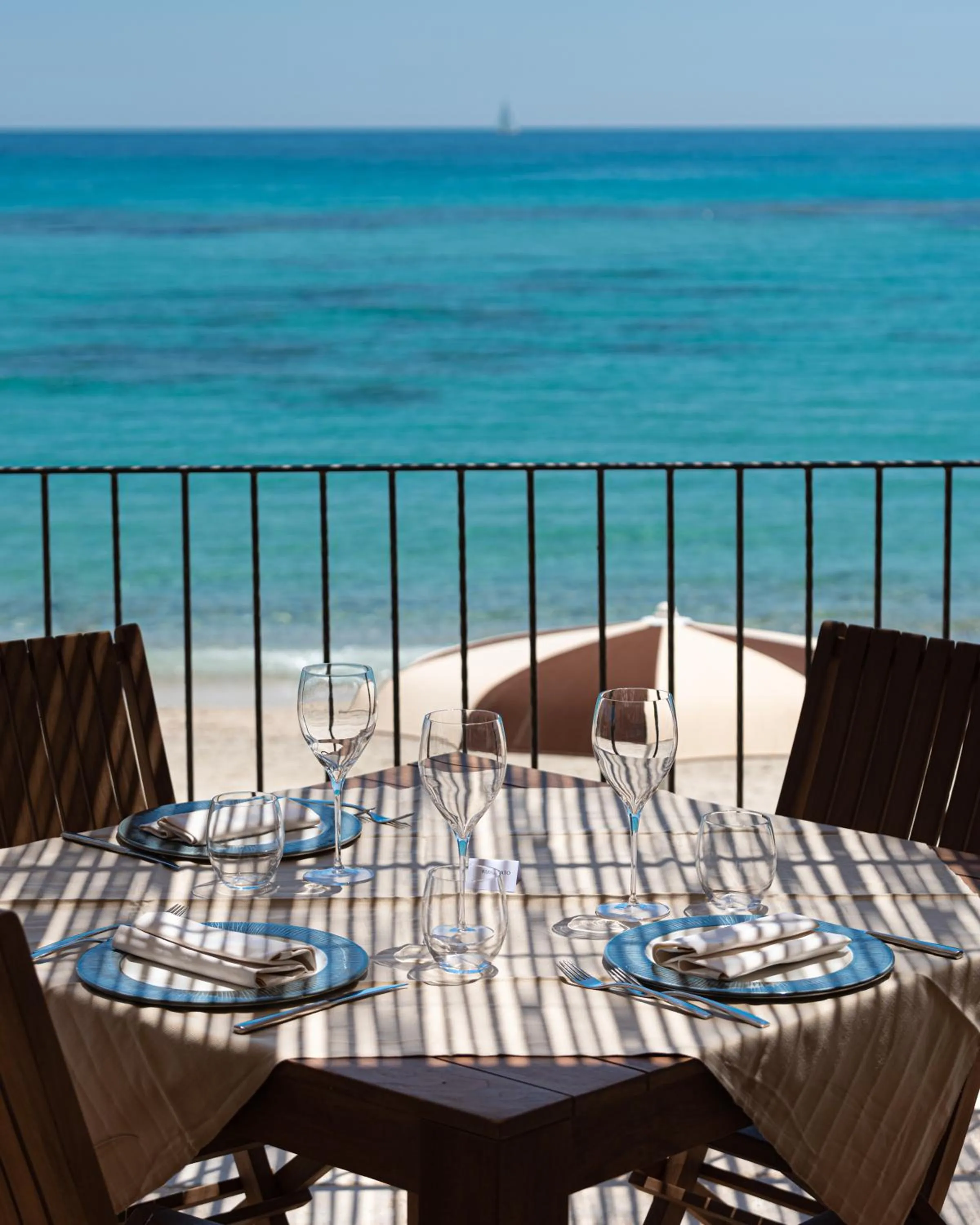 Restaurant/places to eat in Sant Efis Hotel