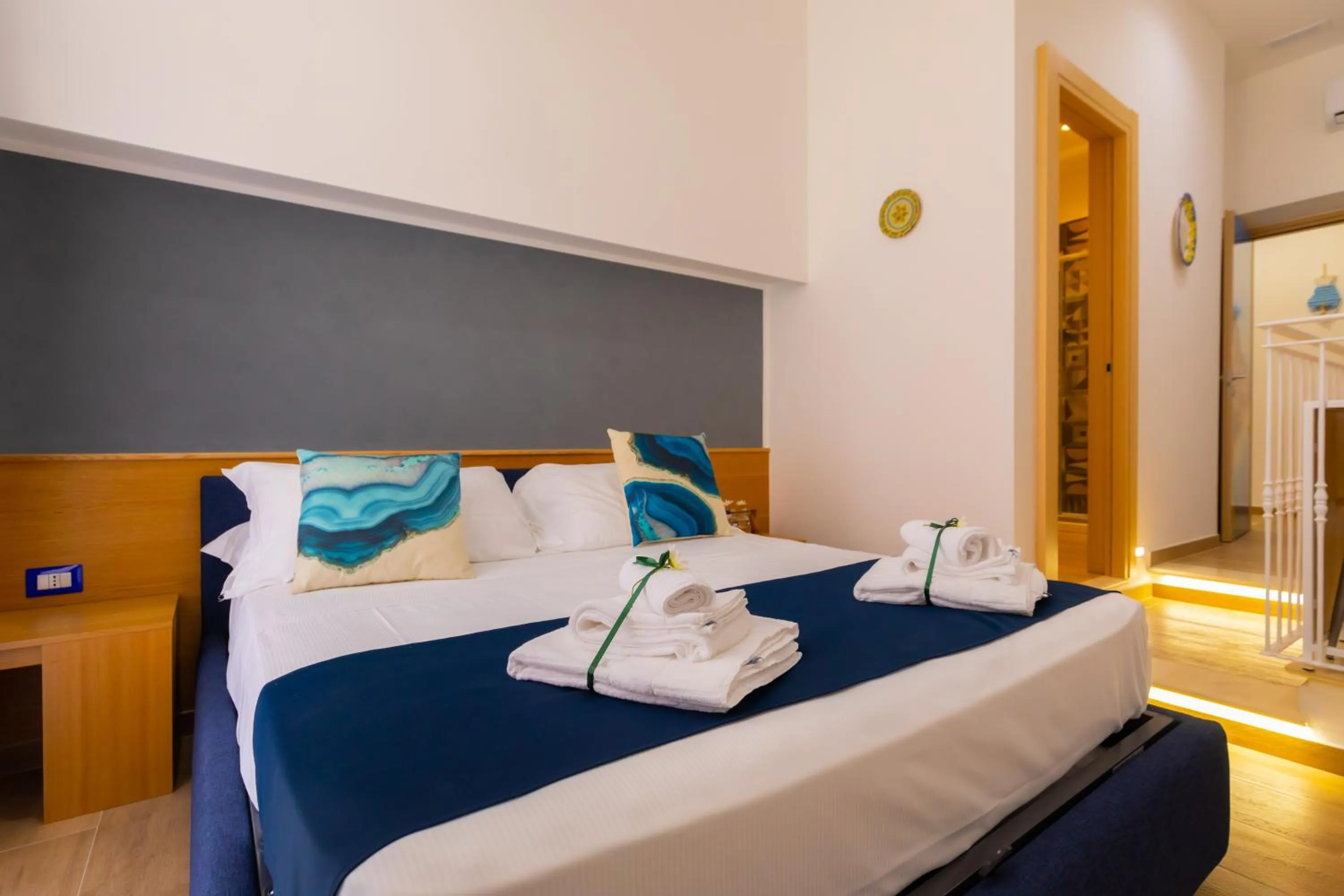 Photo of the whole room, Bed in Le Meraviglie Di Napoli