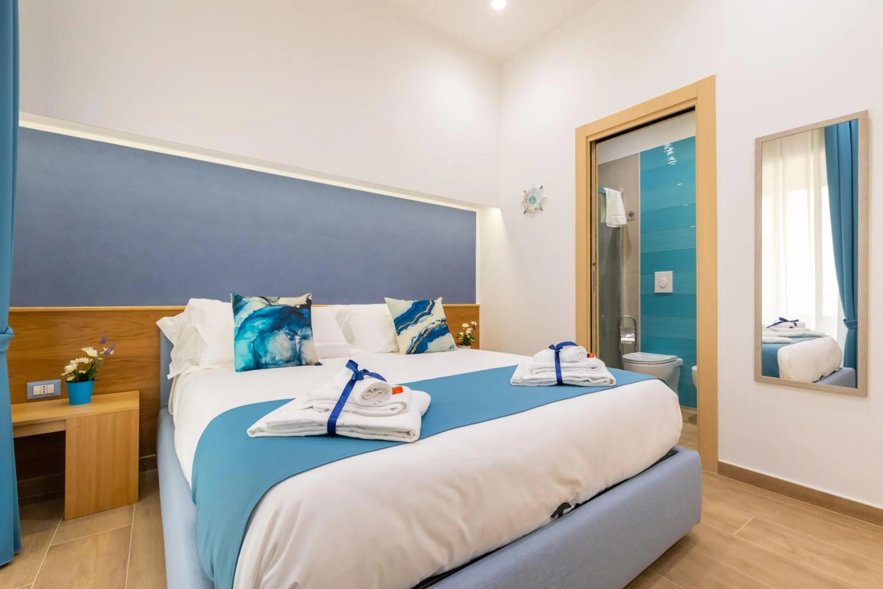 Photo of the whole room, Bed in Le Meraviglie Di Napoli