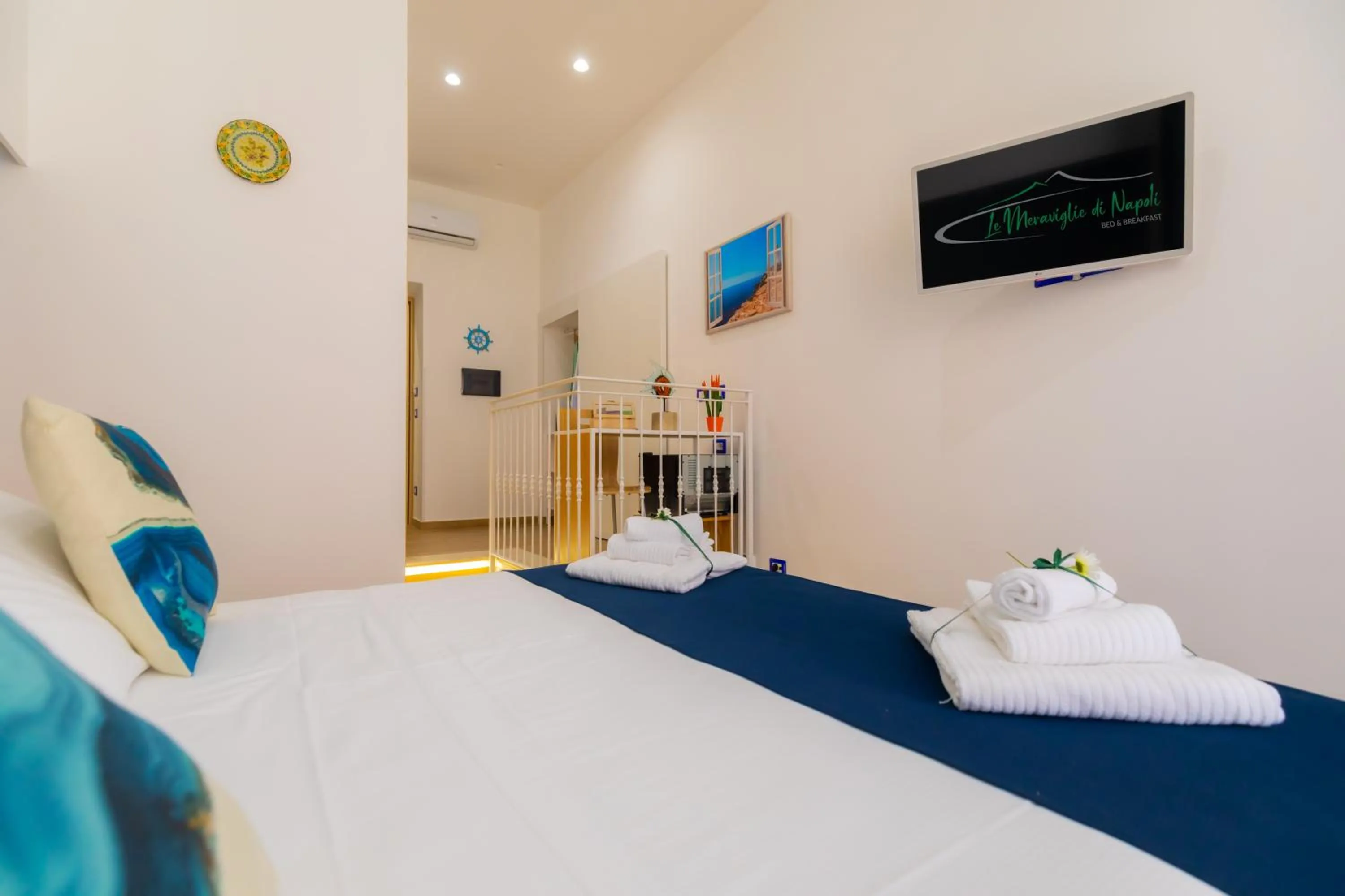 Photo of the whole room, Bed in Le Meraviglie Di Napoli