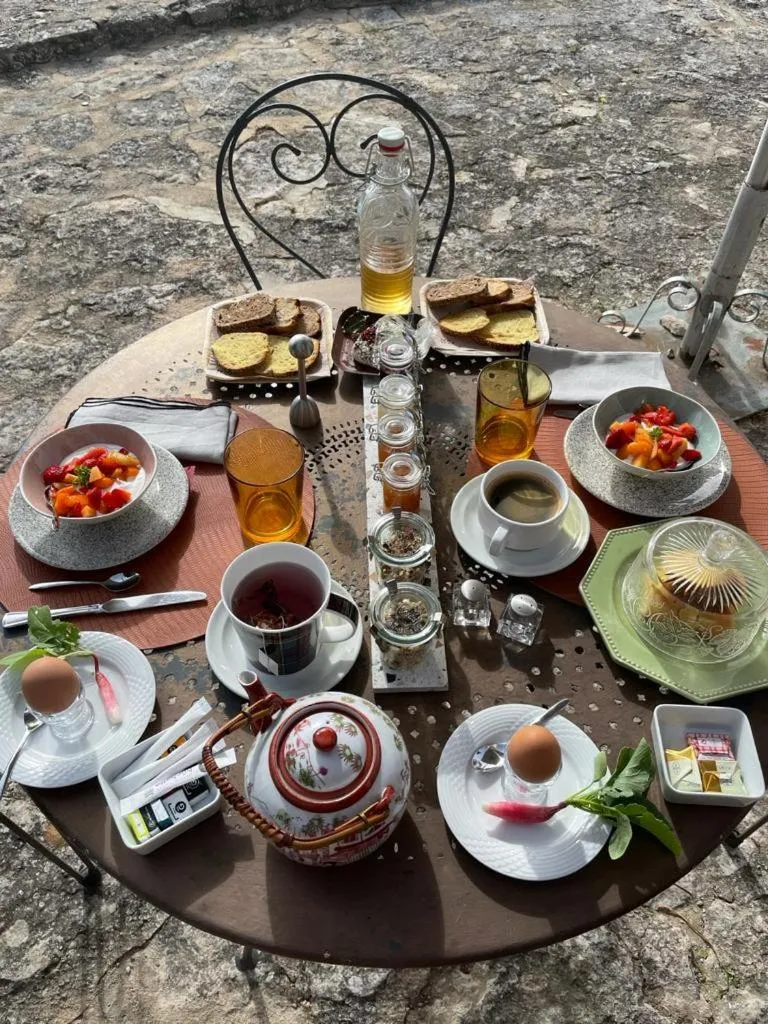 Breakfast in Les Milles Roches