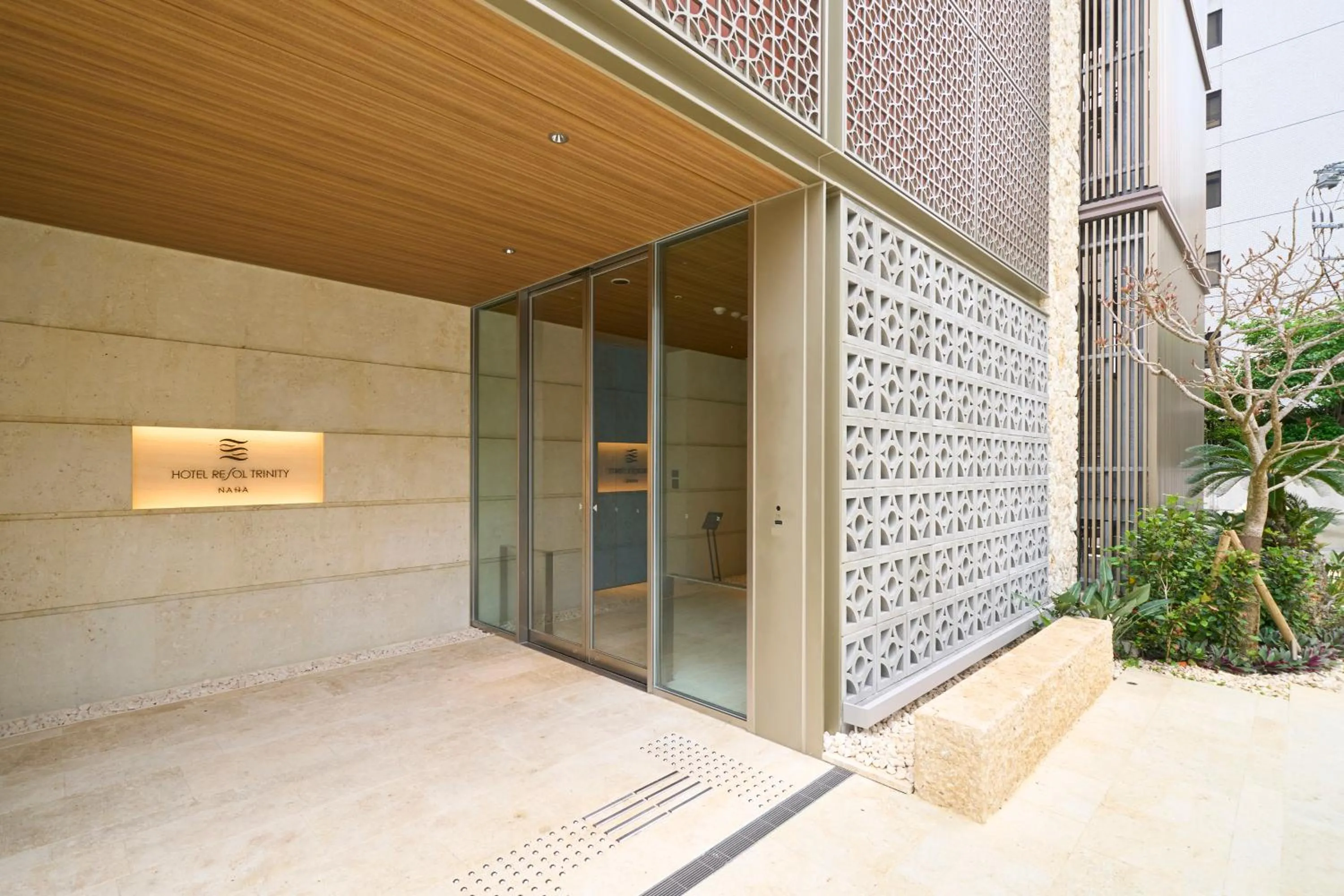 Facade/entrance in Hotel Resol Trinity Naha