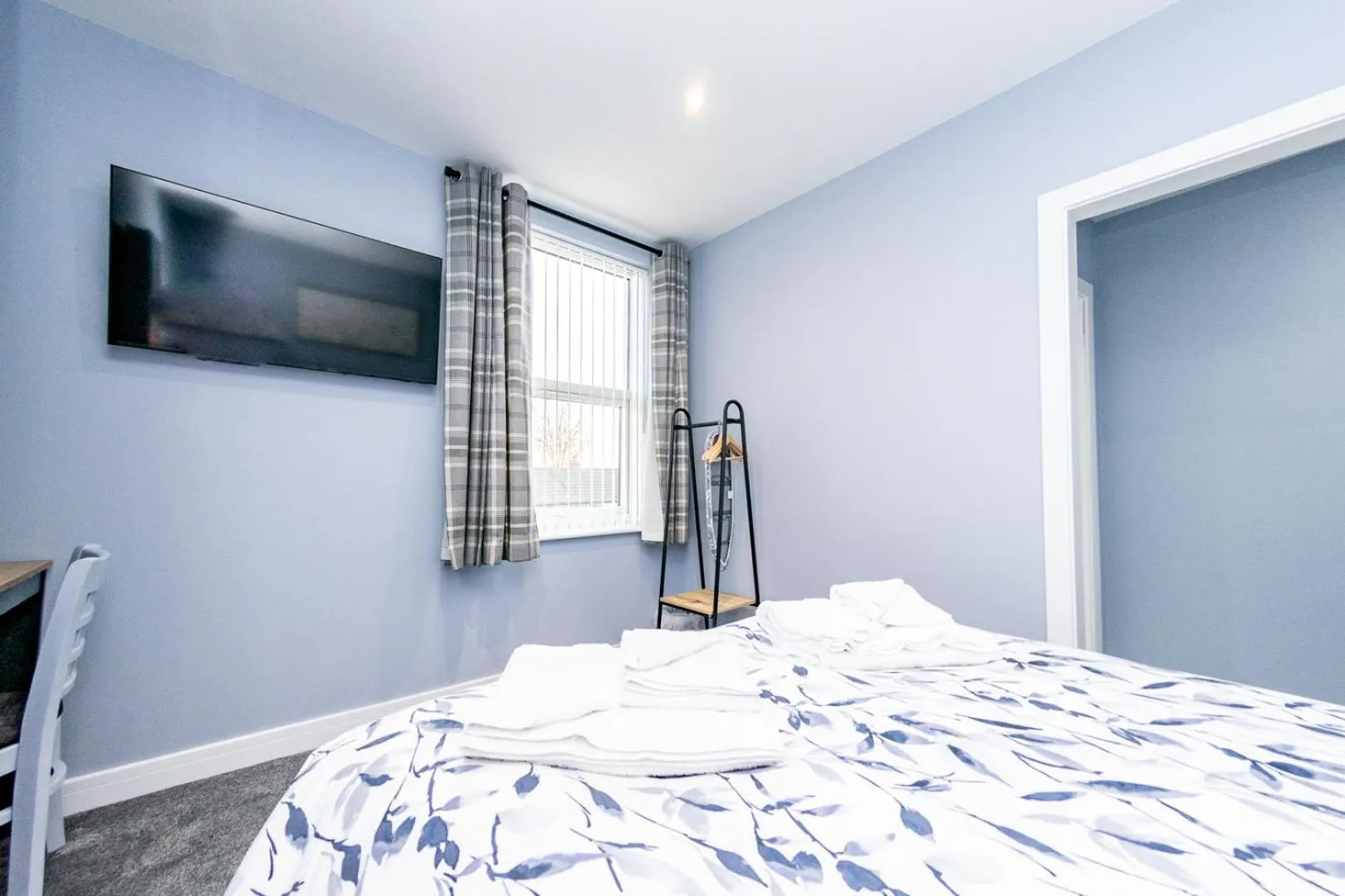 Bedroom, Bed in The Halfway House Inn