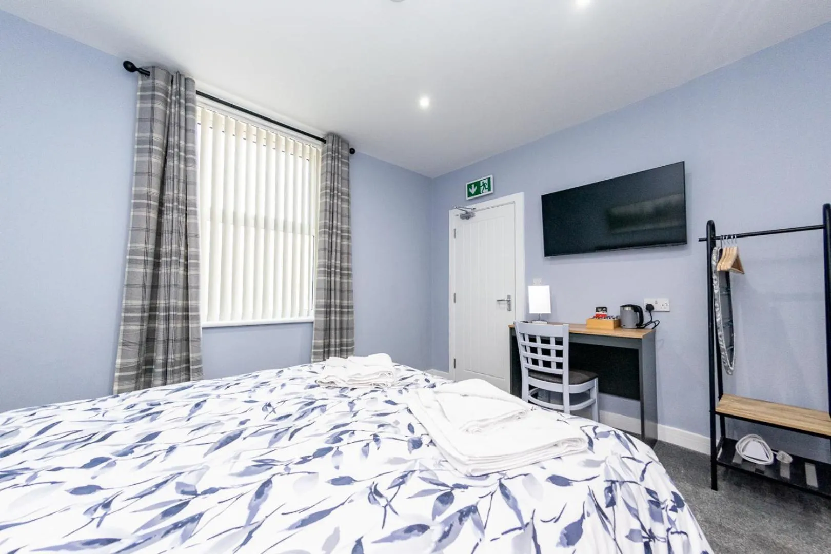 Bedroom, Bed in The Halfway House Inn